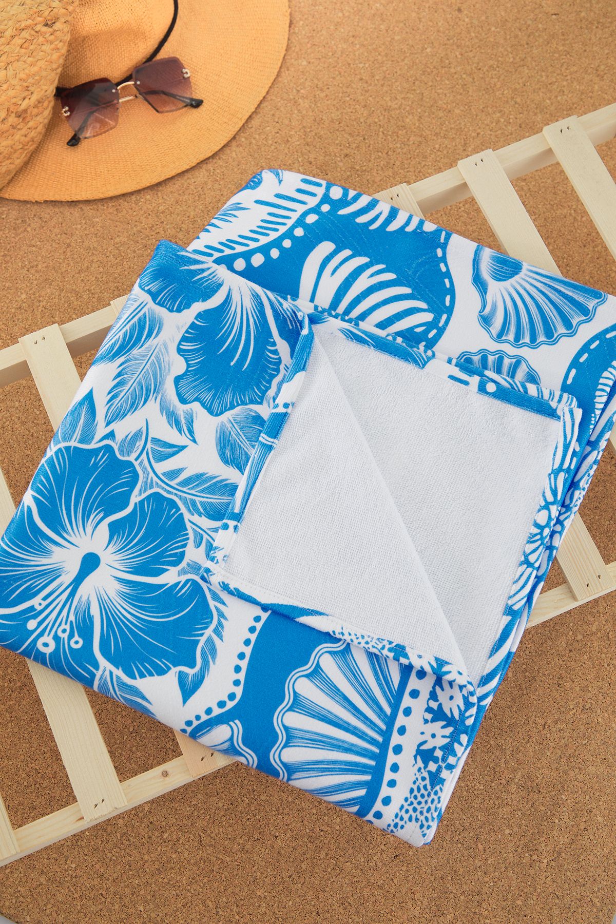 Trendyol Collection-Strandtuch mit tropischem Muster TBESS25PH00000 4