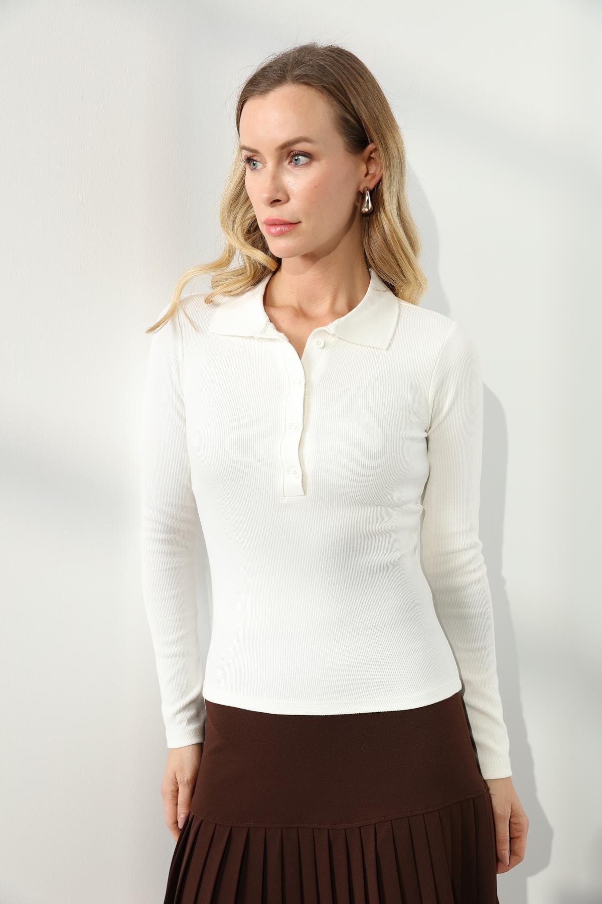 Qutu Butik-16508 Placket Button T-Shirt 2
