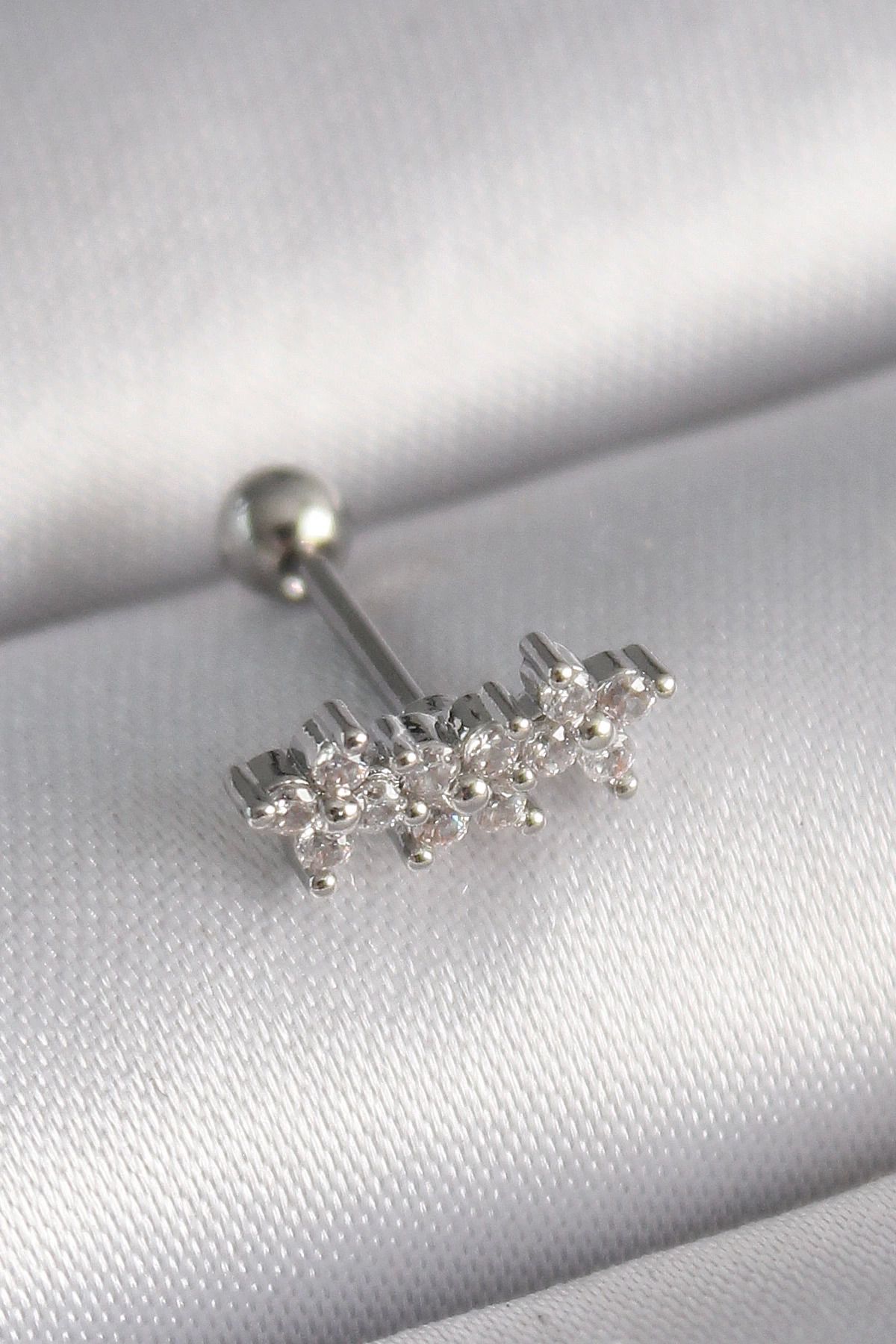 Ekince 316L Çelik Gümüş Renk Zirkon Taşlı Yonca Tragus Piercing
