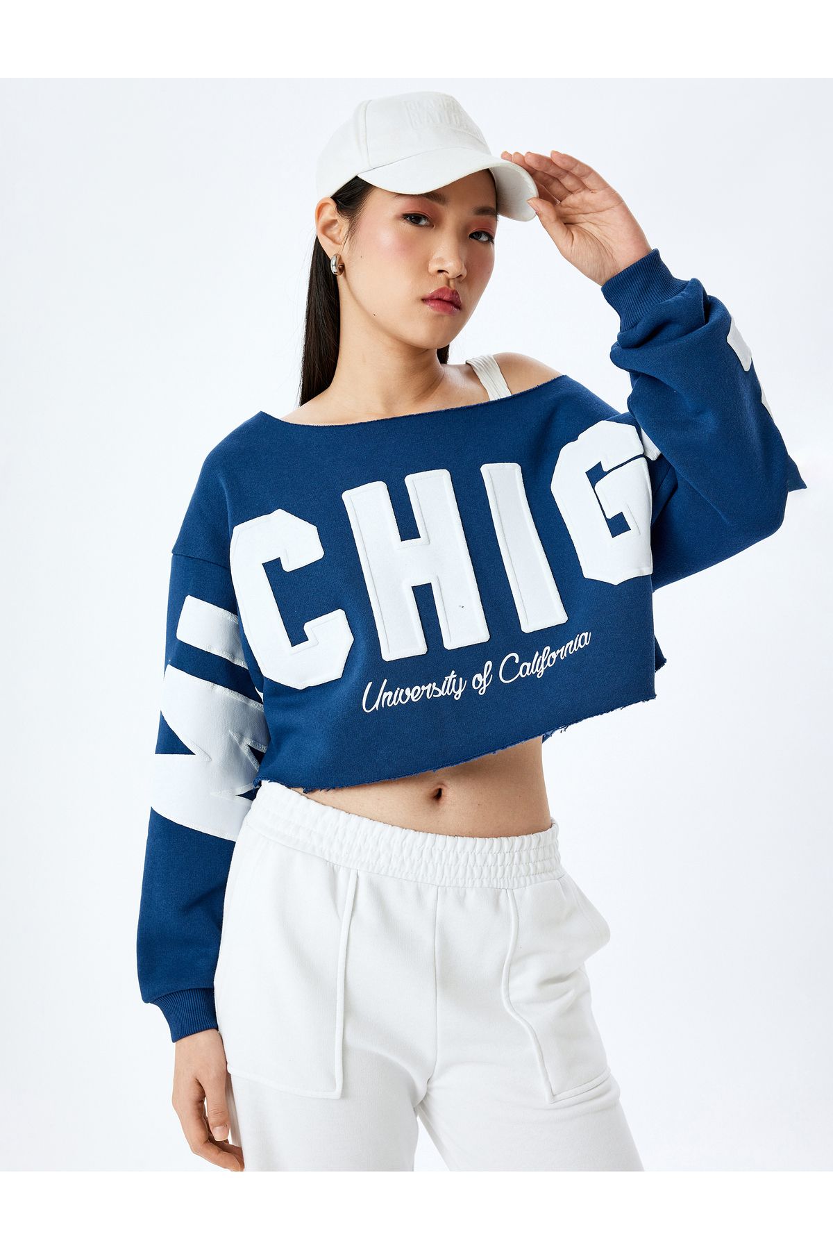 Koton Yeni Sezon Şardonlu Slogan Baskılı Kayık Yaka Uzun Kollu Crop Sweatshirt