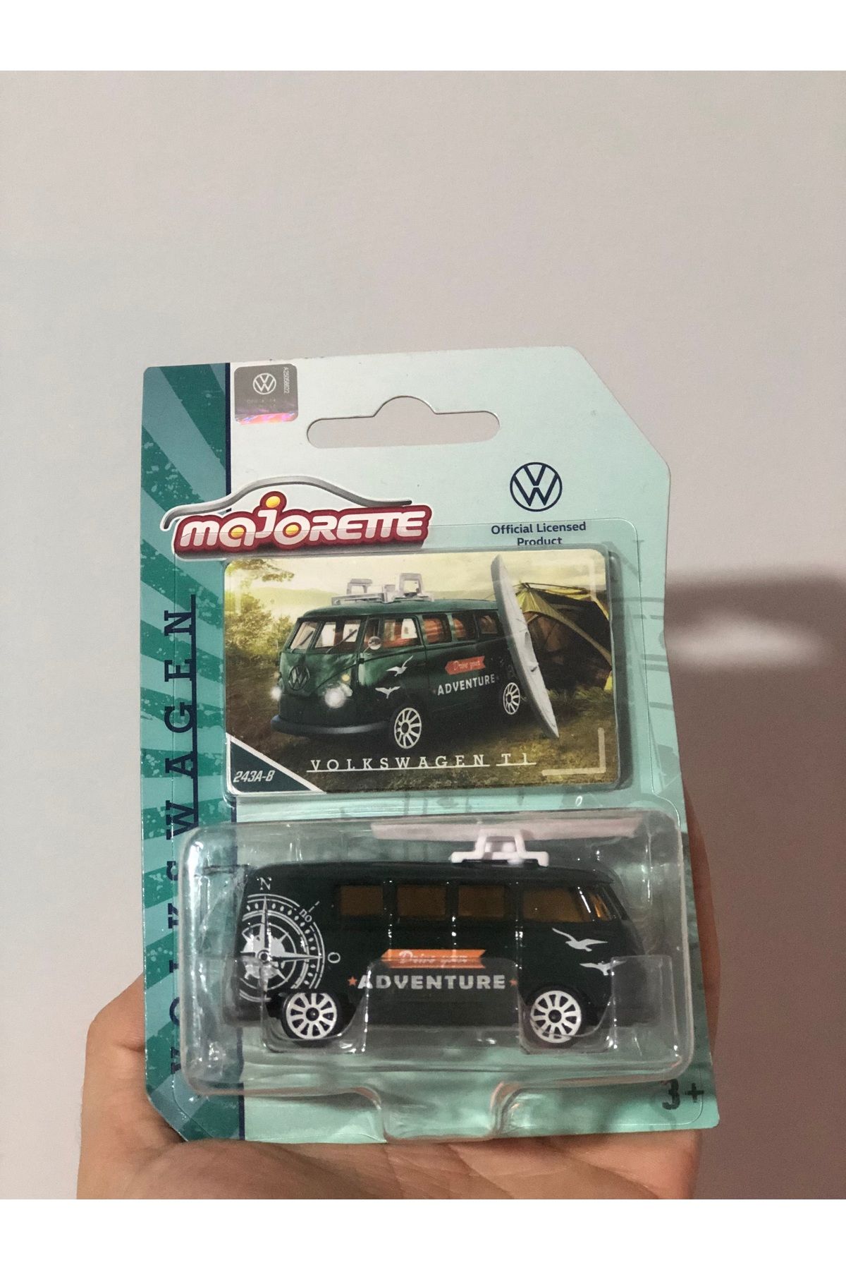 Majorette VOLKSWAGEN T3 LİSANSLI KARAVAN VE KAYIK KOLEKSİYONLUK ÜRÜN