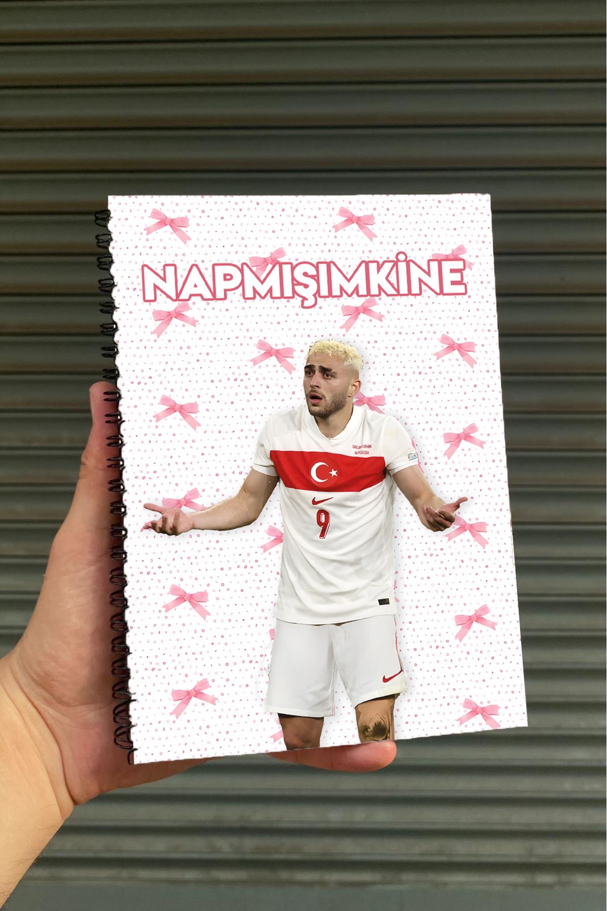 Namgo Barış Alper Naptımkine A5 Spiralli A5 Çizgisiz Tuale Kapaklı Hediyelik Defter (200 Sayfa)