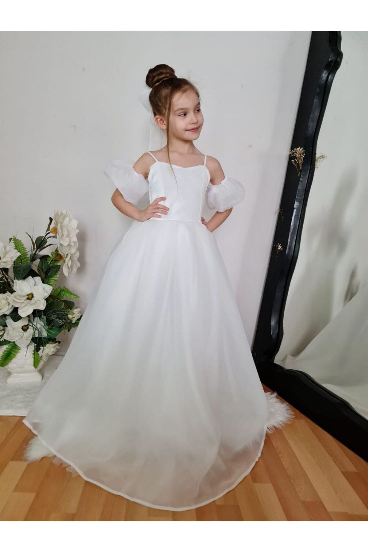 Sare Çocuk Giyim-Girl's White Balloon Sleeve Detailed Princess Evening Dress with Train 5