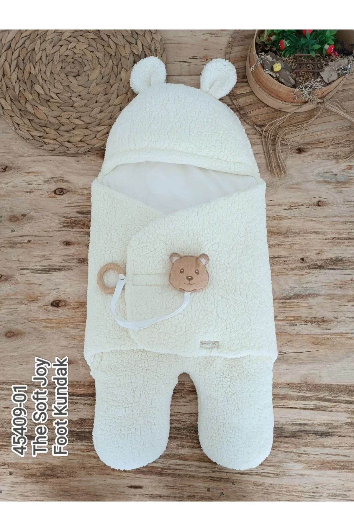 BABY WEAR Yenidoğan Kulaklı Şapkalı Açılır Kucaklı Cırt Kapamalı Aklı  Kundak Krem