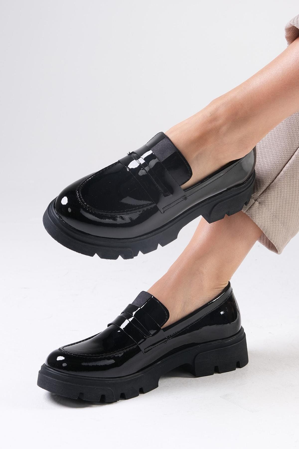 Mio Gusto-Γυναικεία Loafer Παπούτσια Casey Black Color λουστρίνι με χοντρή σόλα 1