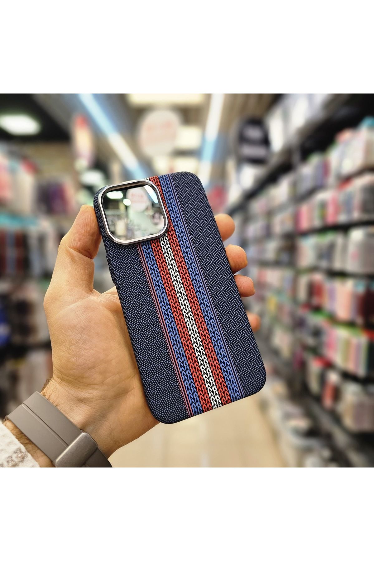 Store İphone 16 Pro Max Uyumlu Premium Carbon Kaplama Özel Seri Ultra Koruyucu MagSafe Özellikli Kılıf