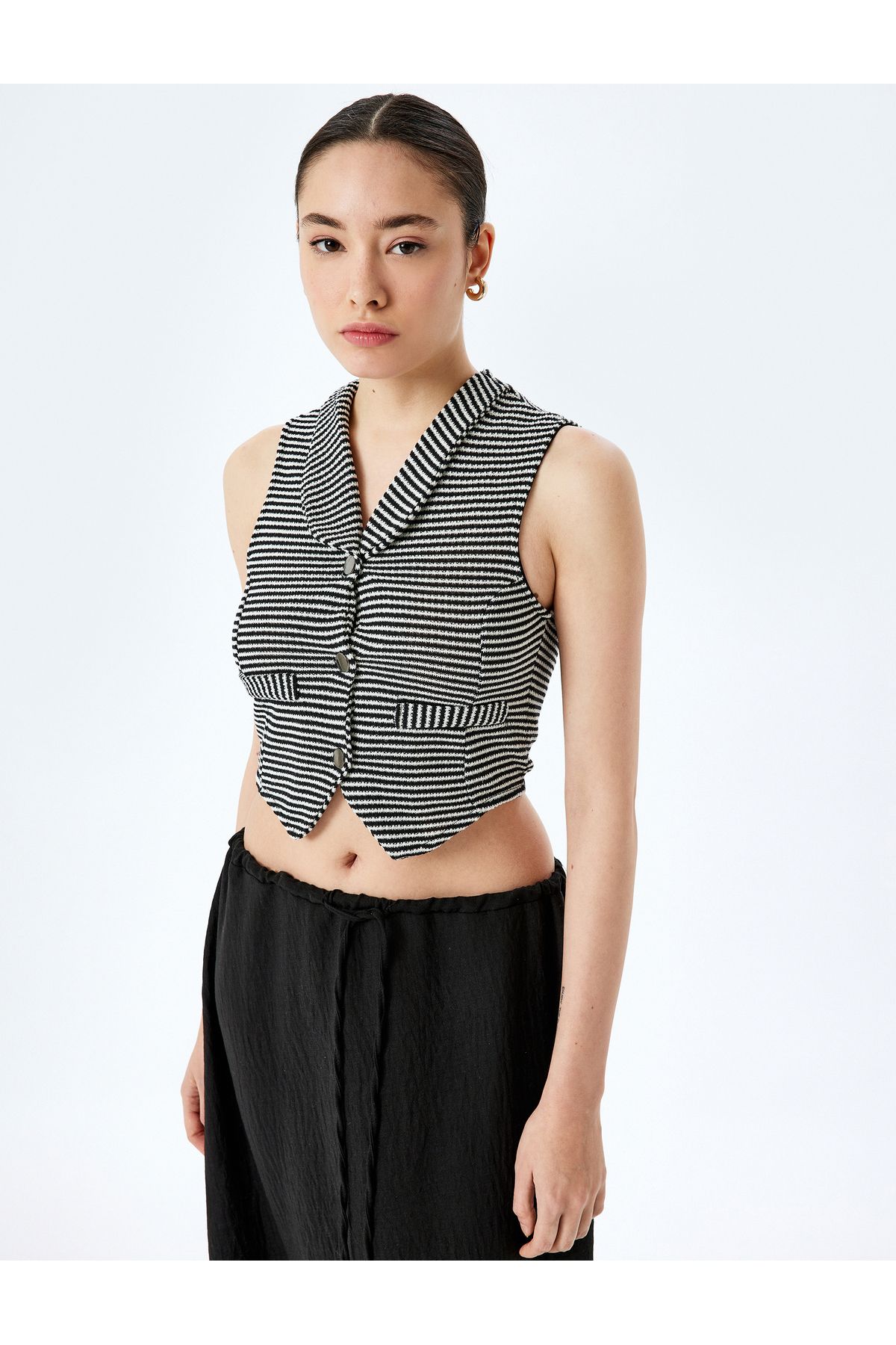 Koton Yeni Sezon V Yaka Düğmeli Slim Fit Crop Triko Yelek