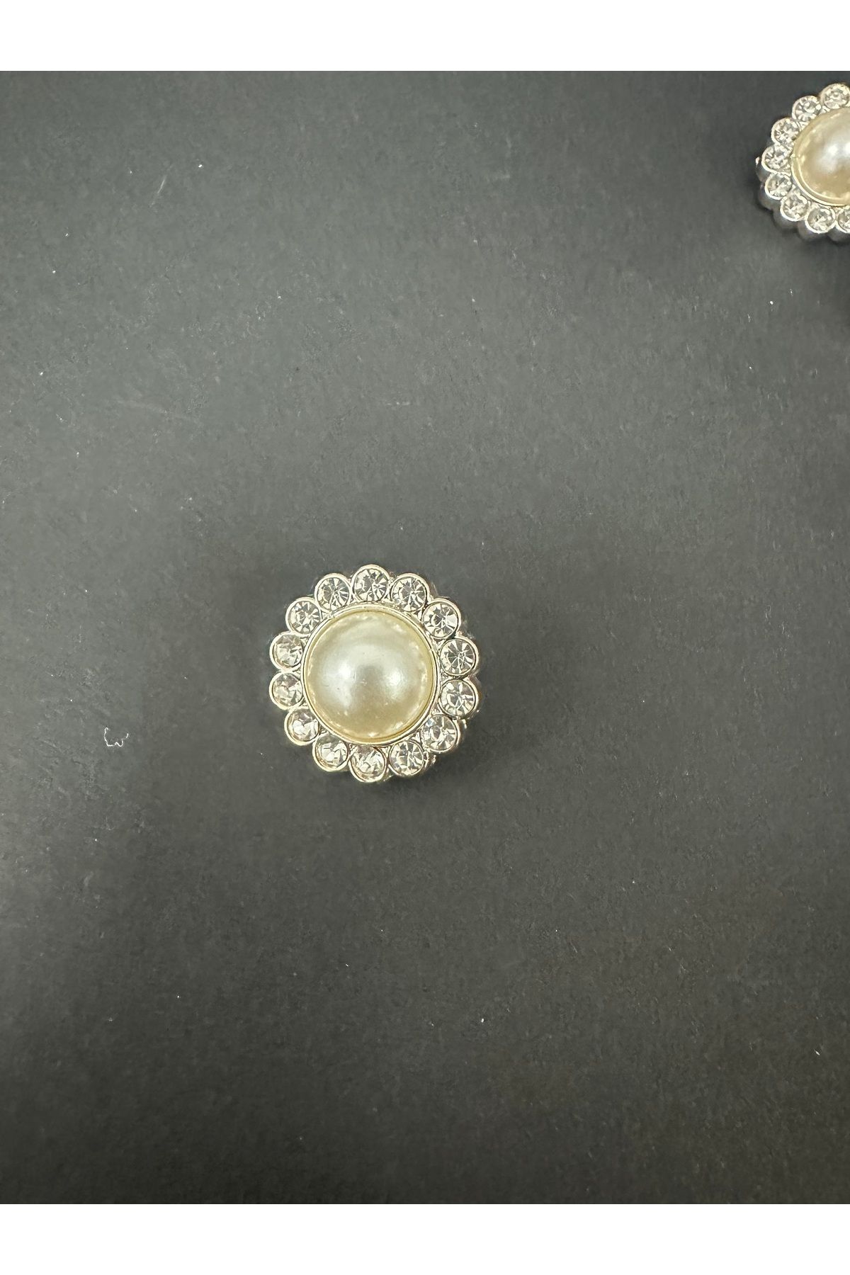 T.T-Polnet Button Pearled and Stoned Set of 6 Metalized Buttons in Size 40 2