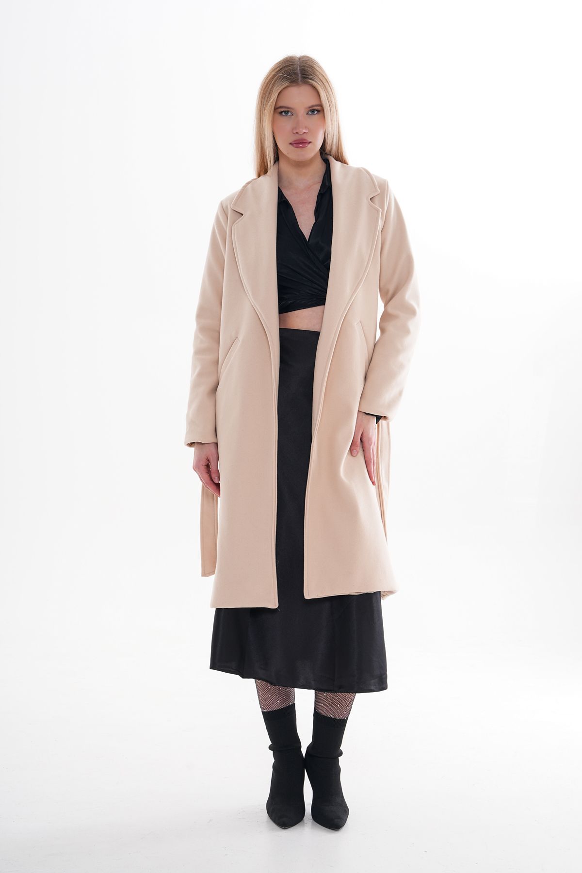 CurcunaShop-Beigefarbener, knielanger, langer Kaschmir-Wintermantel für Damen – mit Futter und Gürteltaschen 2