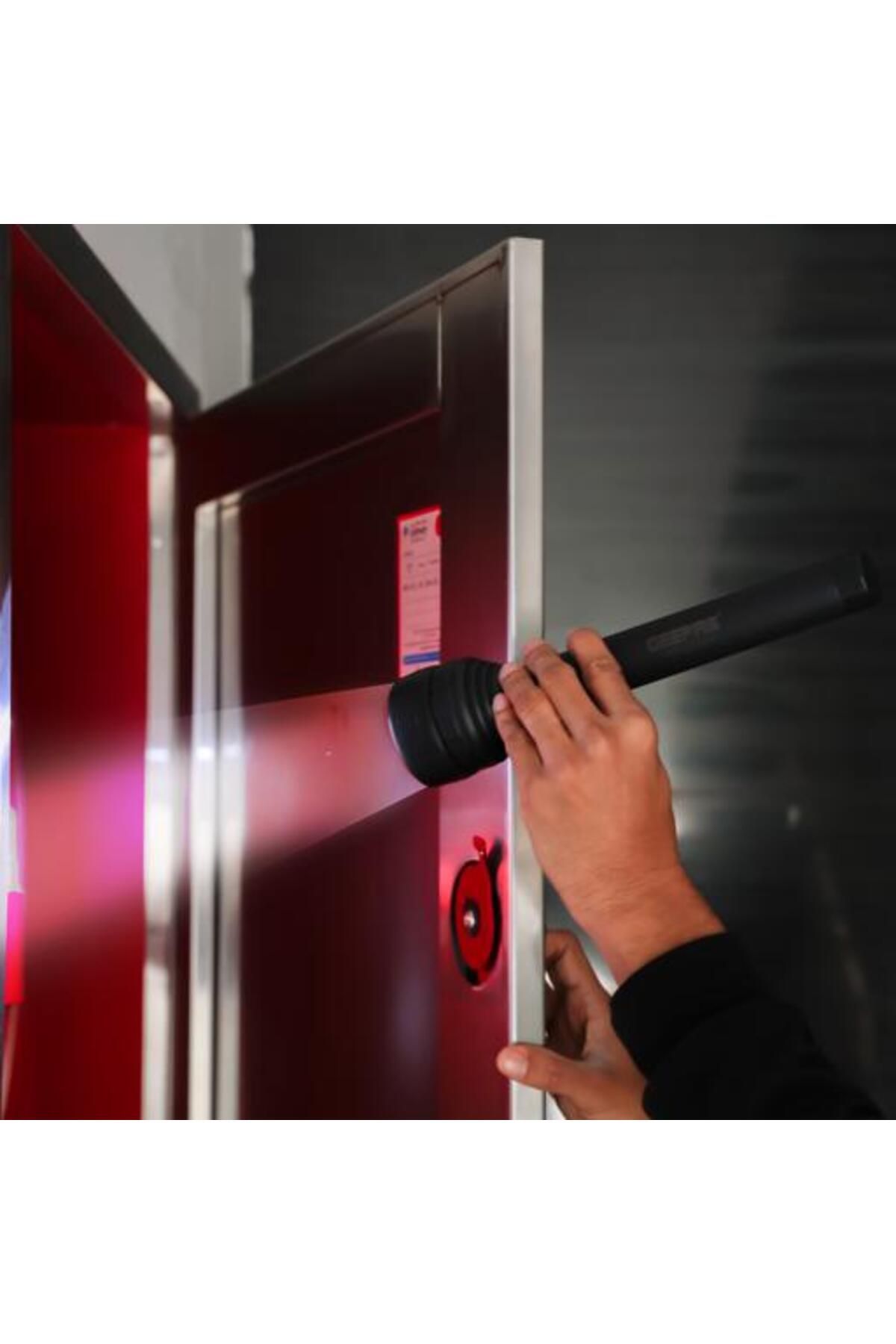 Geepas-مصباح يدوي LED قابل لإعادة الشحن، قابل لإعادة الشحن عبر USB | مصباح يدوي يعمل لمدة 8 ساعات | بطارية ليثيوم 2