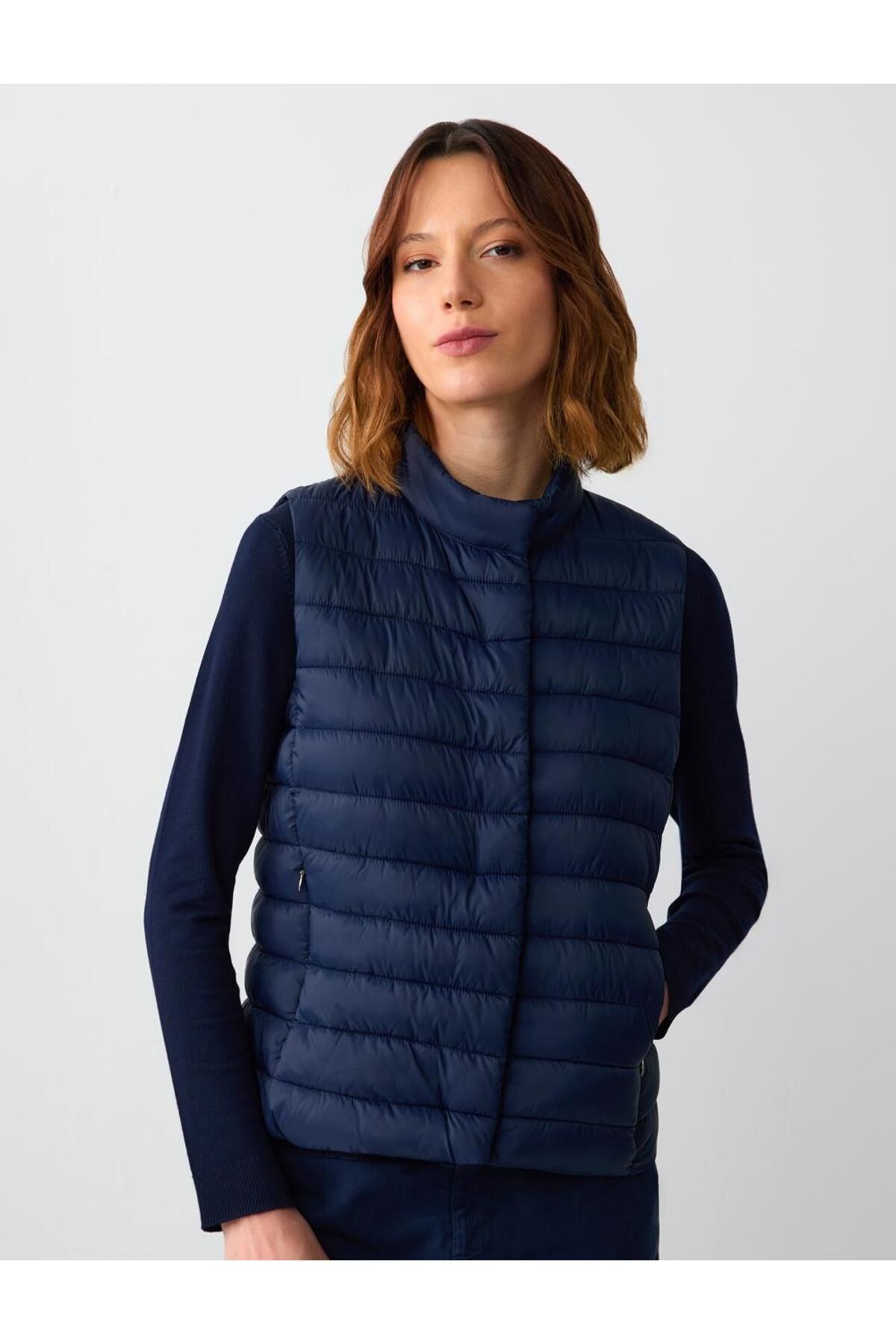 Jimmy Key-Navy Blue Zippered Sleeveless Puffer Vest with Snap Detail 3