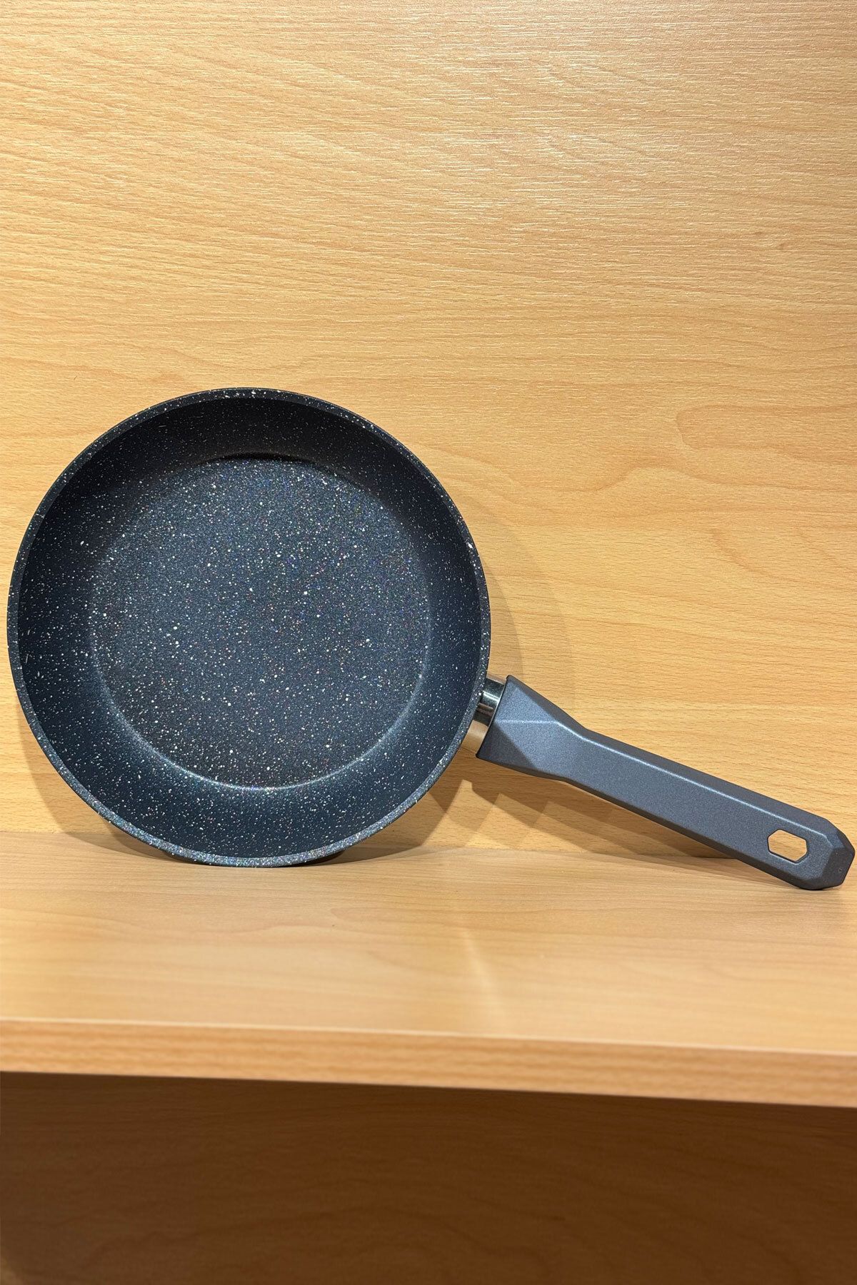 Vivaldi Cookware Yanmaz Yapışmaz Yüzeyli Pfoa Free Granit Antrasit Tava 20 cm