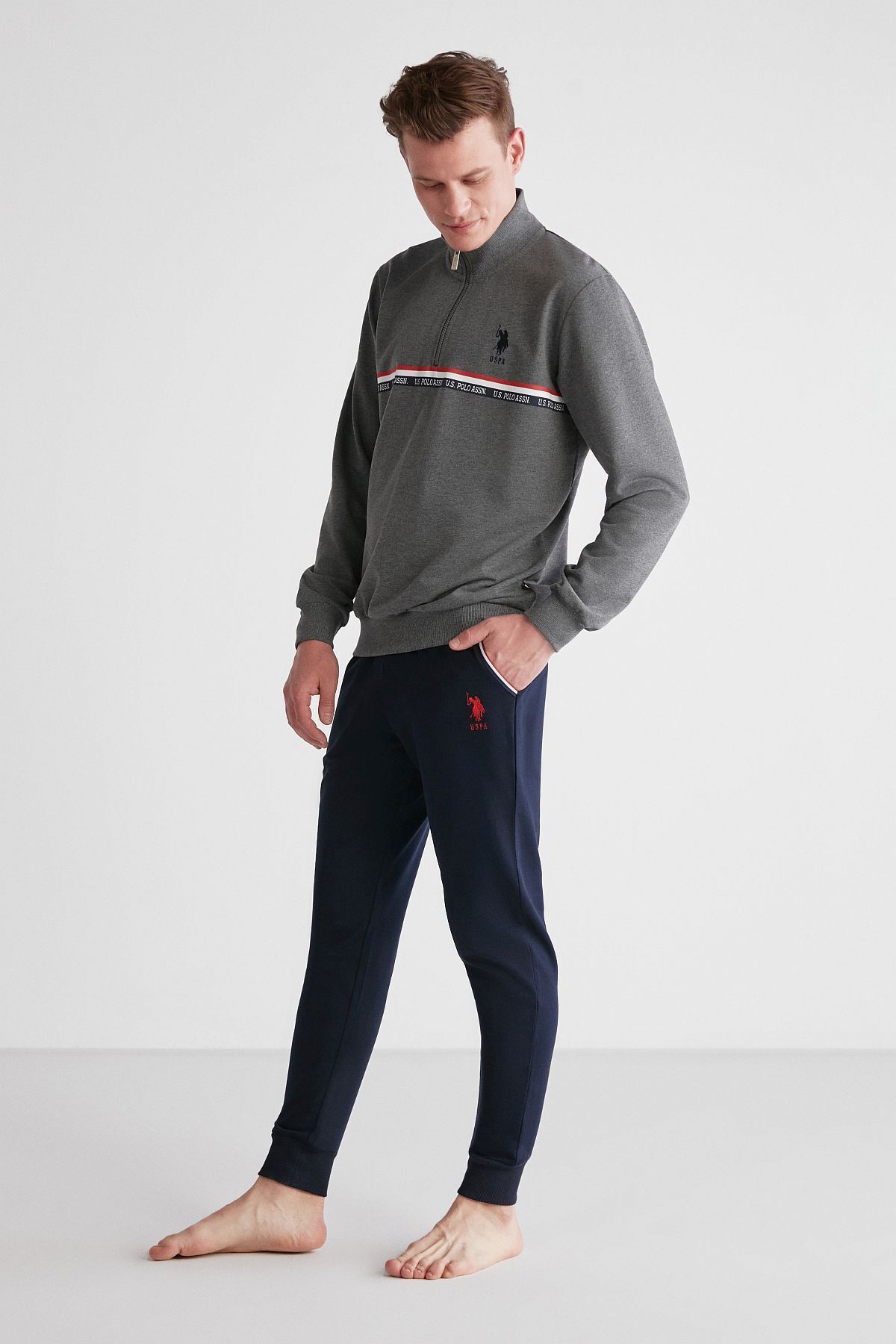 ست پیژامه خاکستری مردانه پایه. پولو اسن. لباس خواب آستین بلند یقه گرد U.S. Polo Assn.