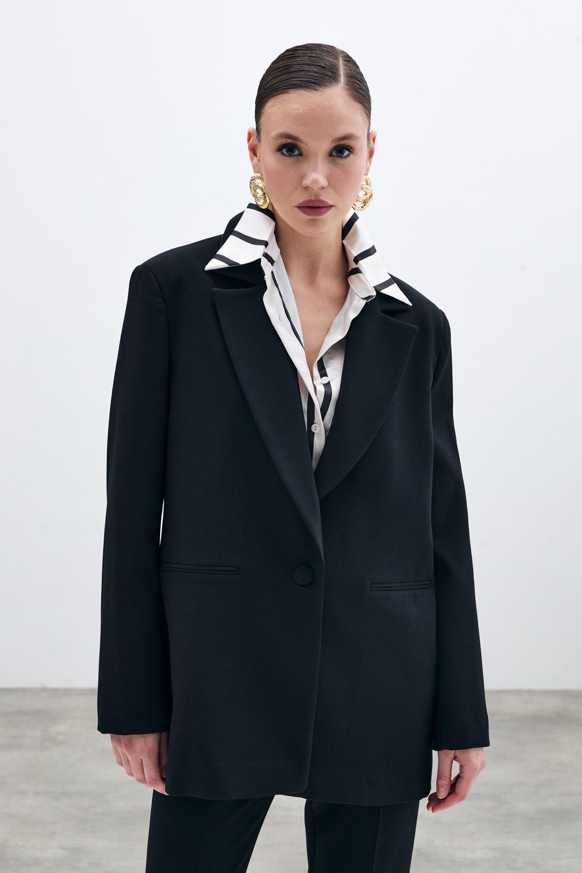 Sateen-Front Single Button Long Jacket - Black 4