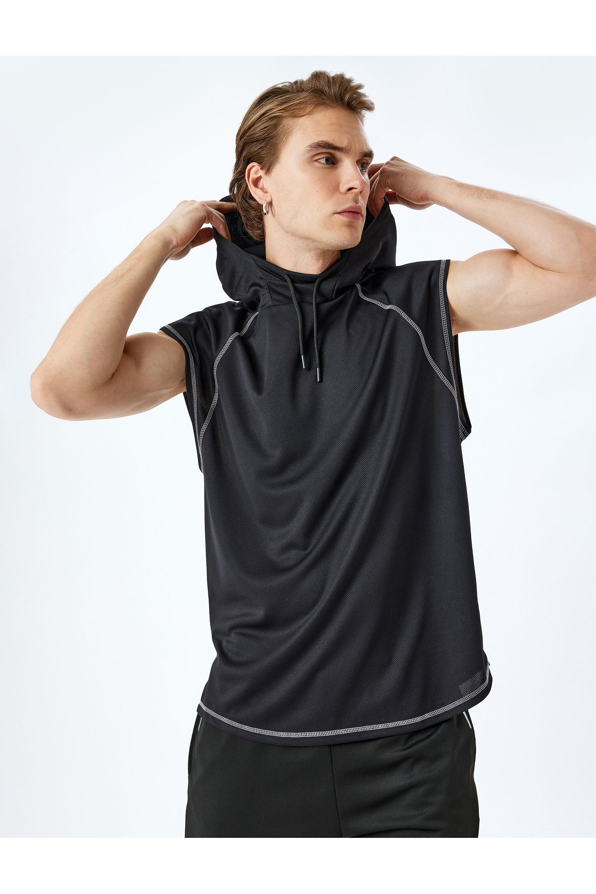 Koton Yeni Sezon Kapşonlu Dikiş Detaylı Oversize Kolsuz Spor Atlet