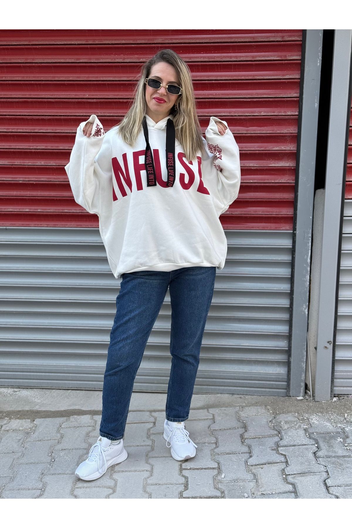 4K BUTİK Kolu Yazı Baskılı Kapüşonlu Sweatshirt Ekru