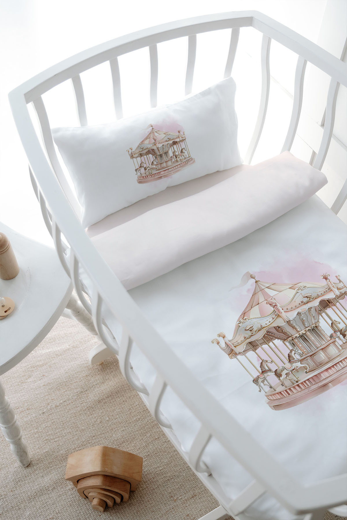 Tuğba Kuğu Park Yatak Nevresim Takımı (80x120) - Royal Series - Pink Carousel fotoğrafı 3 (önizleme)