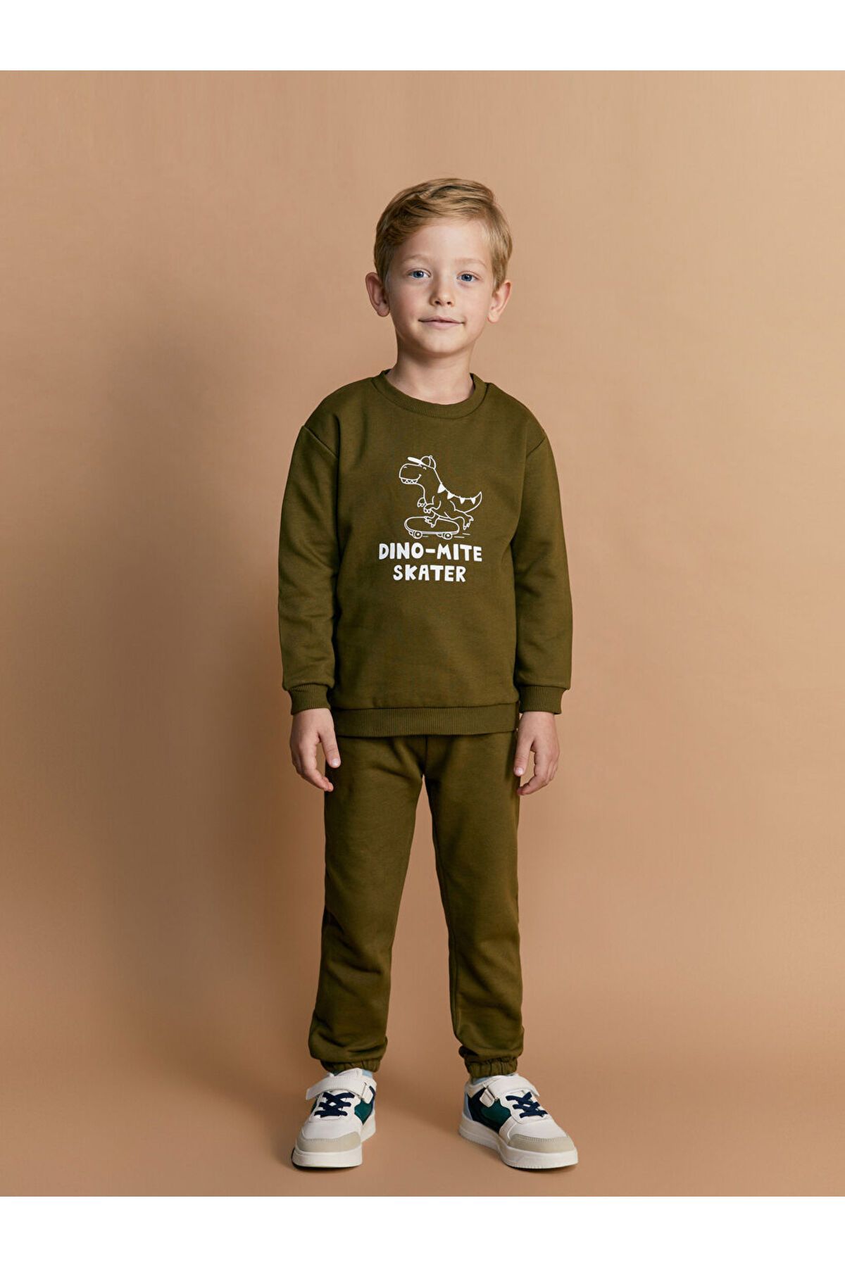 LC Waikiki-Lcw Printed Boys Sweatshirt and Sweatpants Bottom 2-Piece Fast Fashion 2