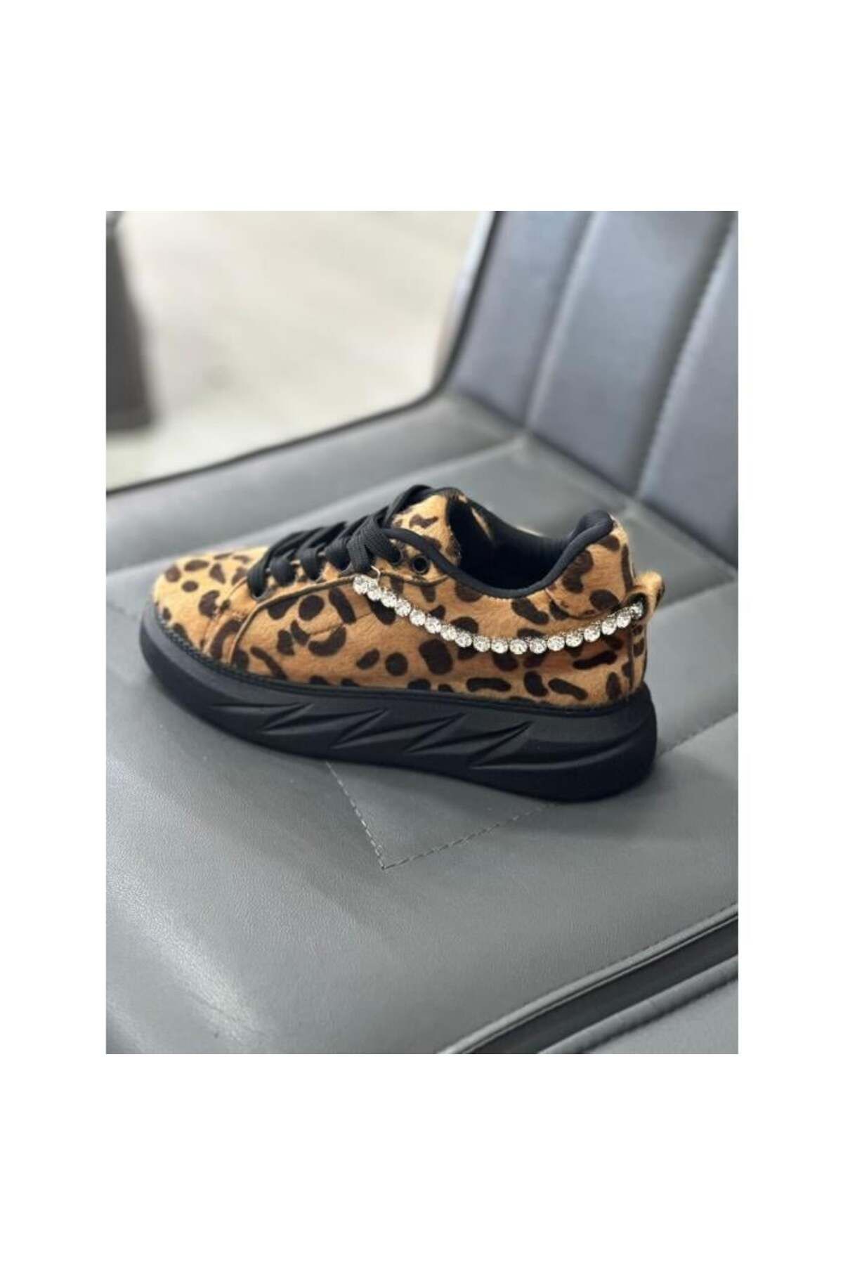 Shoeszade Siyah Tabanlı Leopar Taş Zincir Detaylı Spor Ayakkabı