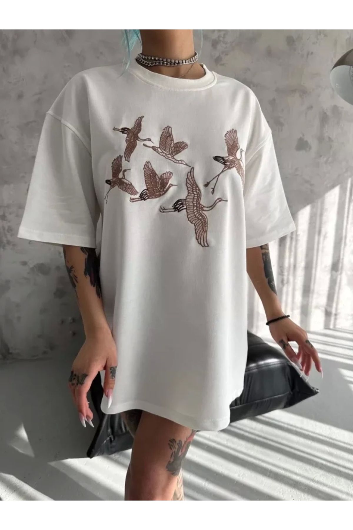 Kelepire Düştü Unisex Nakış İşlemeli T-Shirt - Beyaz