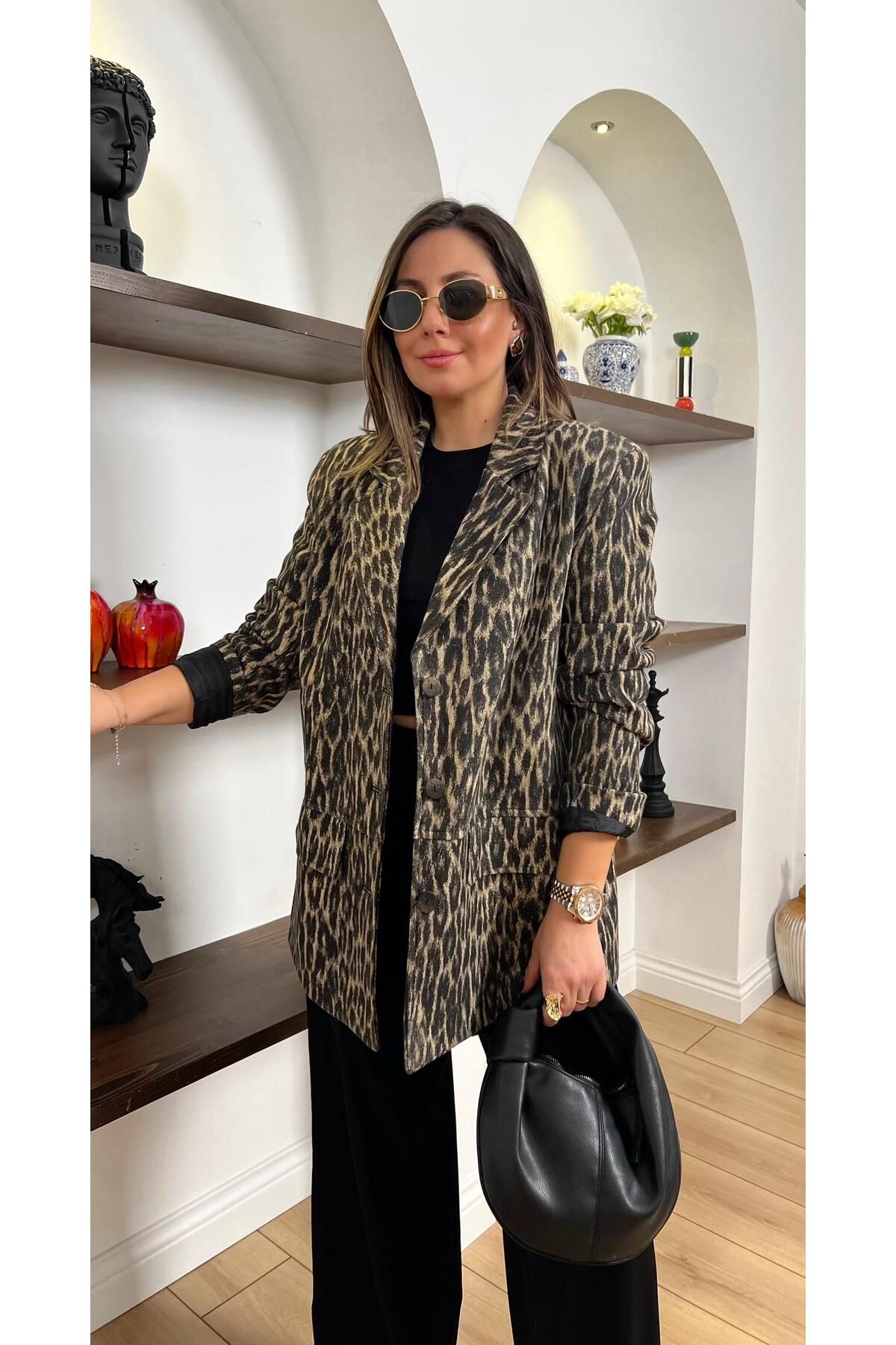 kubraozbeybutik Leopar Desenlı Vatkalı Blazer Ceket