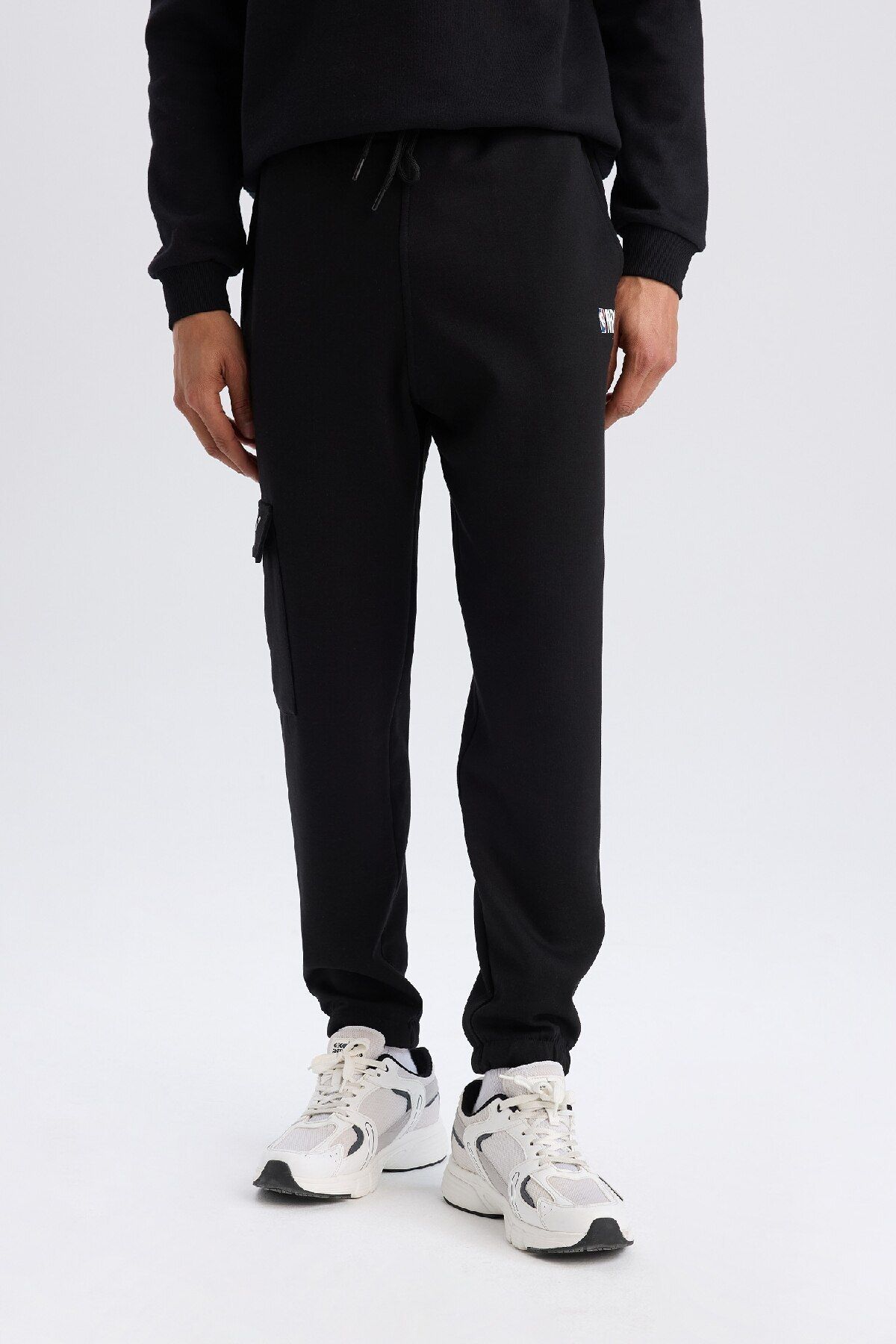 DeFacto-Defactofit - Spodnie dresowe Nba Brooklyn Nets Sports Jogger z kieszeniami, materiał Skuba Diving, talia B 4