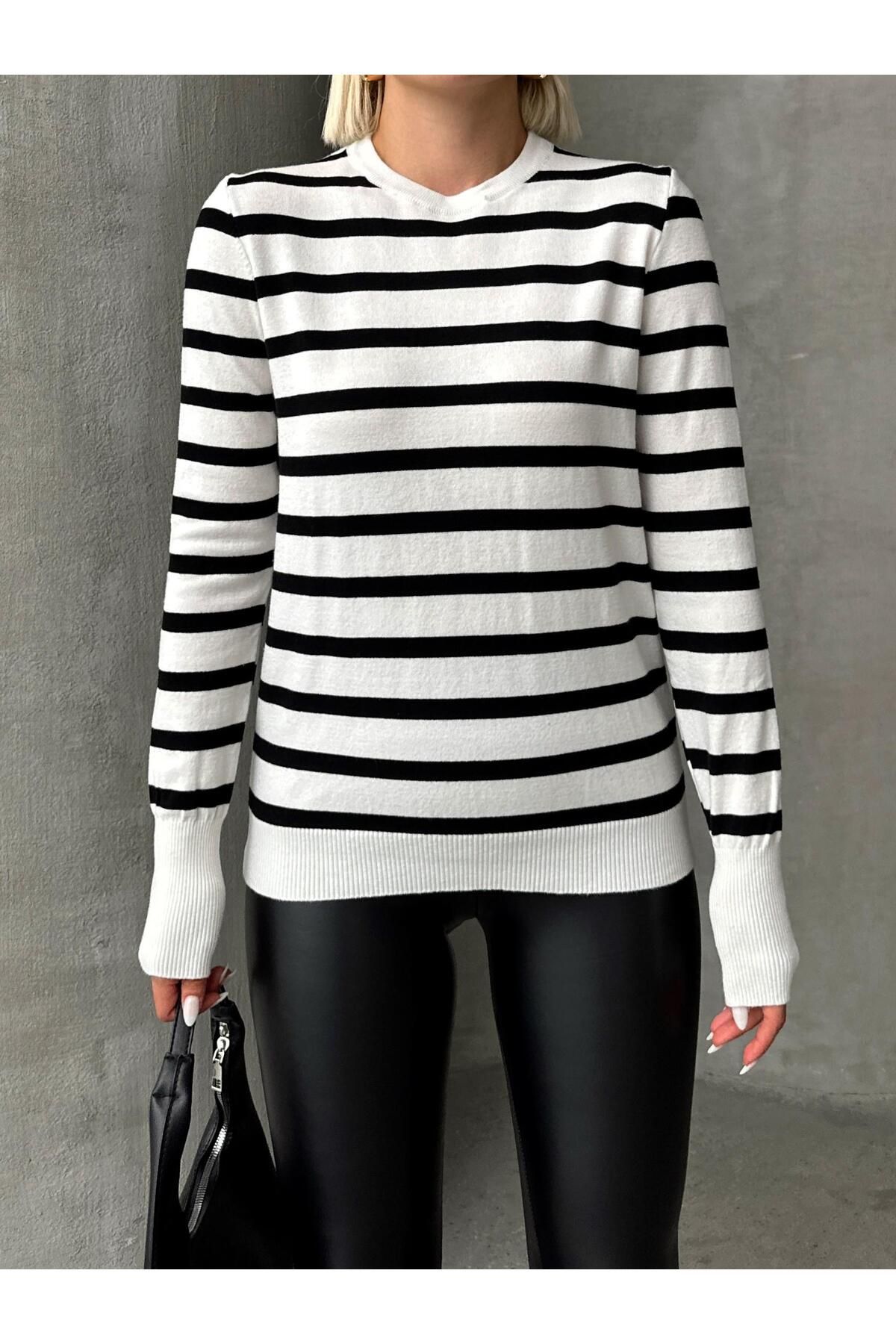 Olcay-Black Striped Crew Neck Knitwear Sweater - Ecru 8236 2