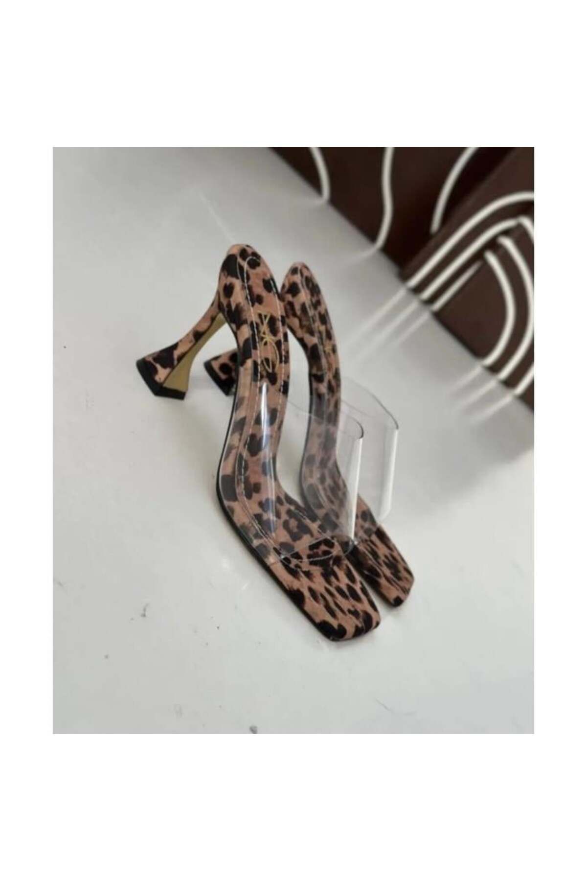 Shoeszade Leopar Tabanlı Üstü Şeffaf Topuklu Terlik