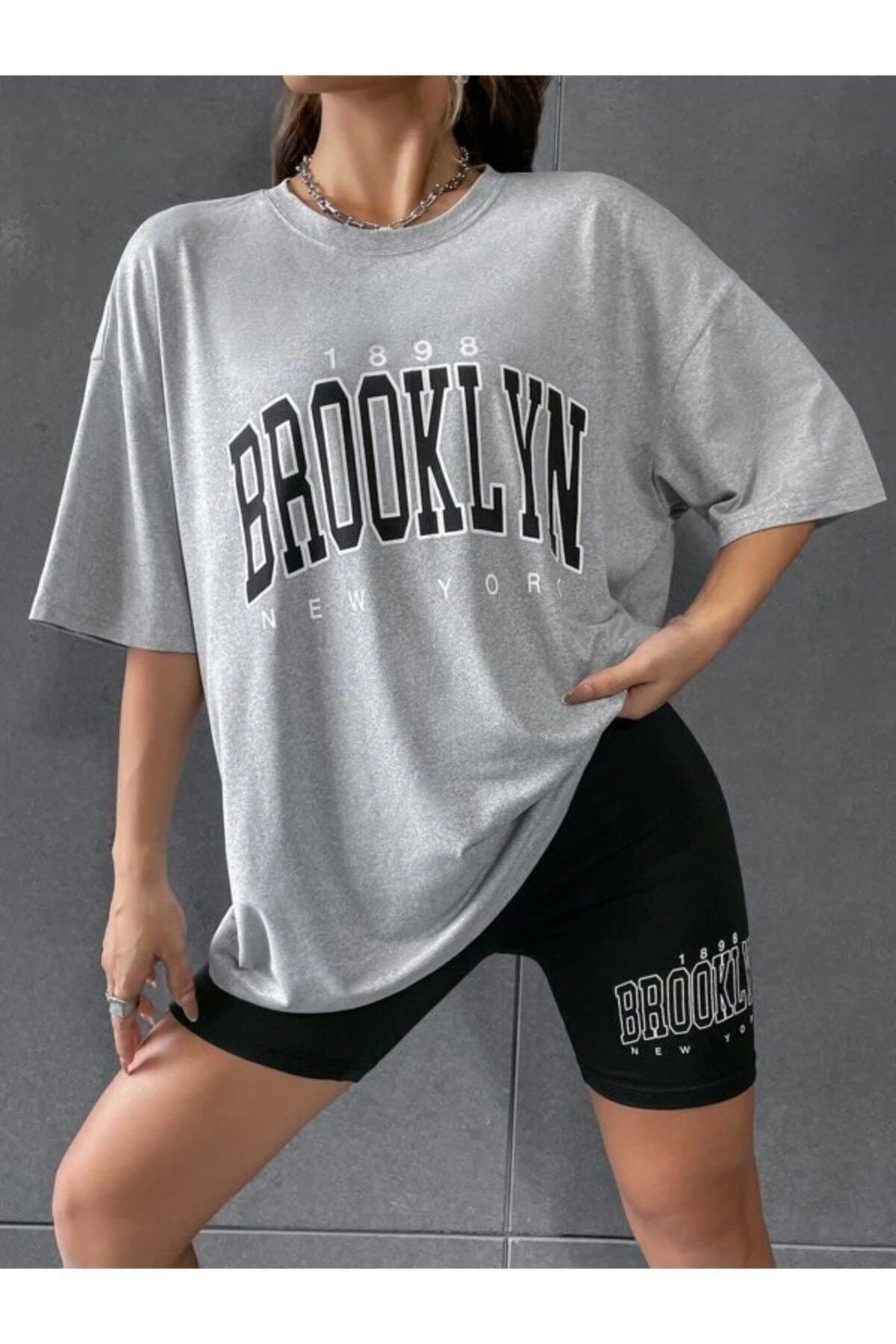 GIANTSTORE Kadın Siyah Baskılı 1898 Brooklyn New York Gri Oversize Bisiklet Yaka T-shirt