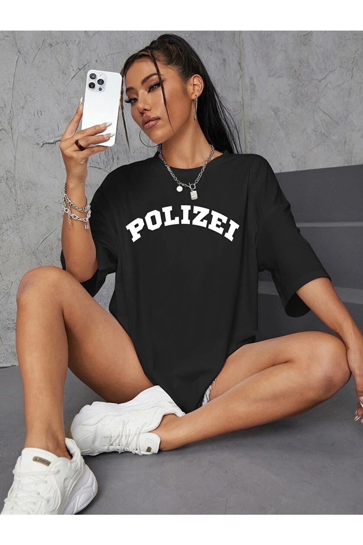 GIANTSTORE Kadın Siyah Polizei Baskı Tshirt