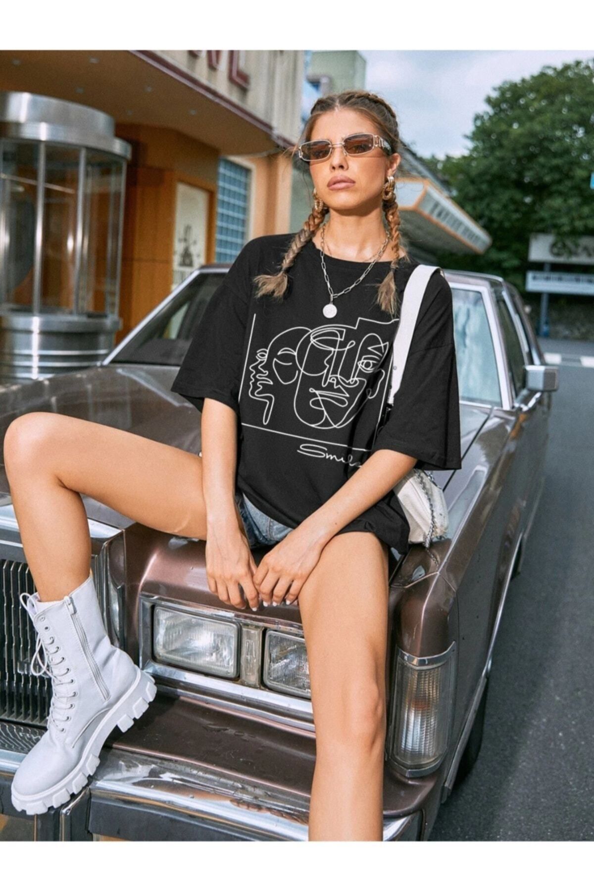 GIANTSTORE Kadın Siyah Abstract Figür Baskılı Oversize Bisiklet Yaka T-shirt