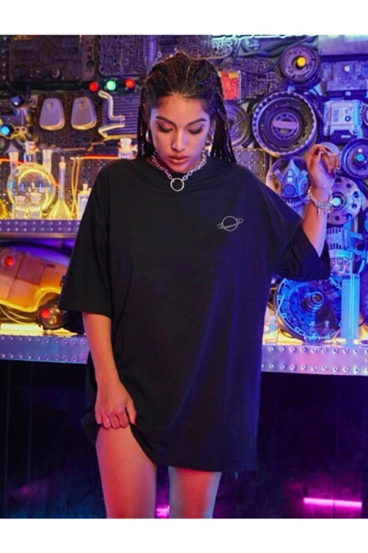 GIANTSTORE Kadın Siyah Saturn Baskılı Oversize T-shirt