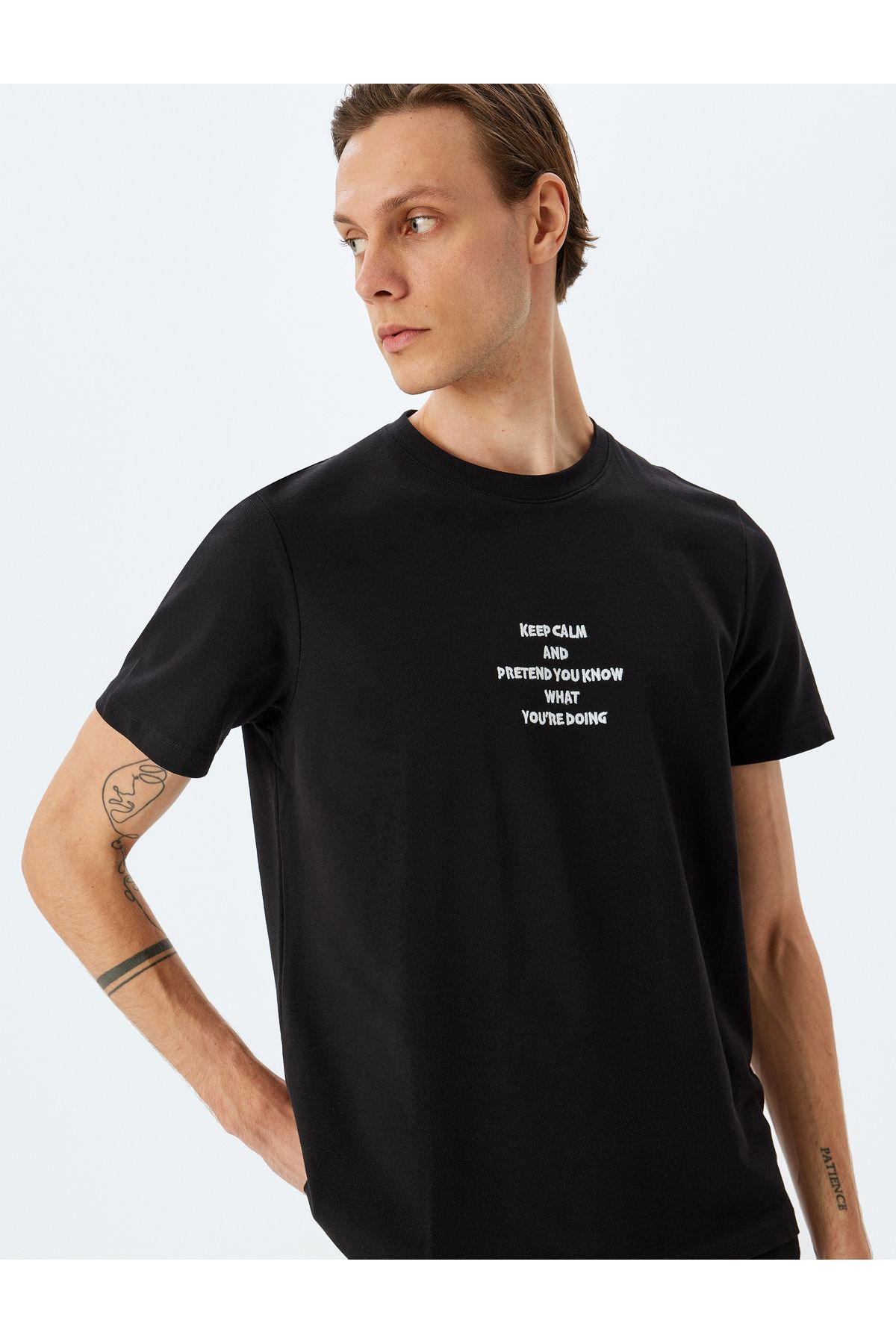 Koton Yeni Sezon Regular Fit Pamuklu Kısa Kollu Slogan İşlemeli Bisiklet Yaka Tişört