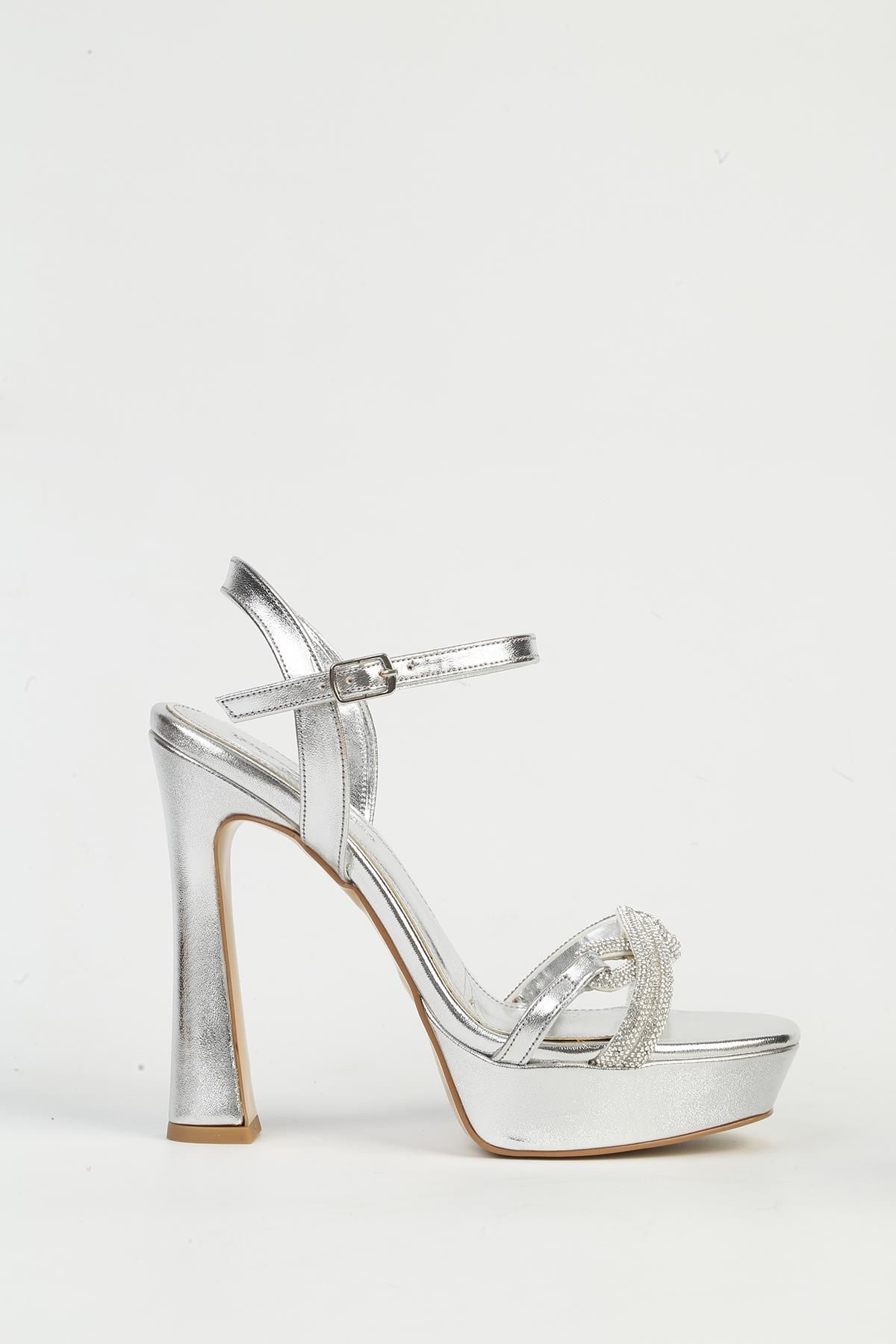 کفش پاشنه دار زنانه نقره ای PC-54505 Pierre Cardin