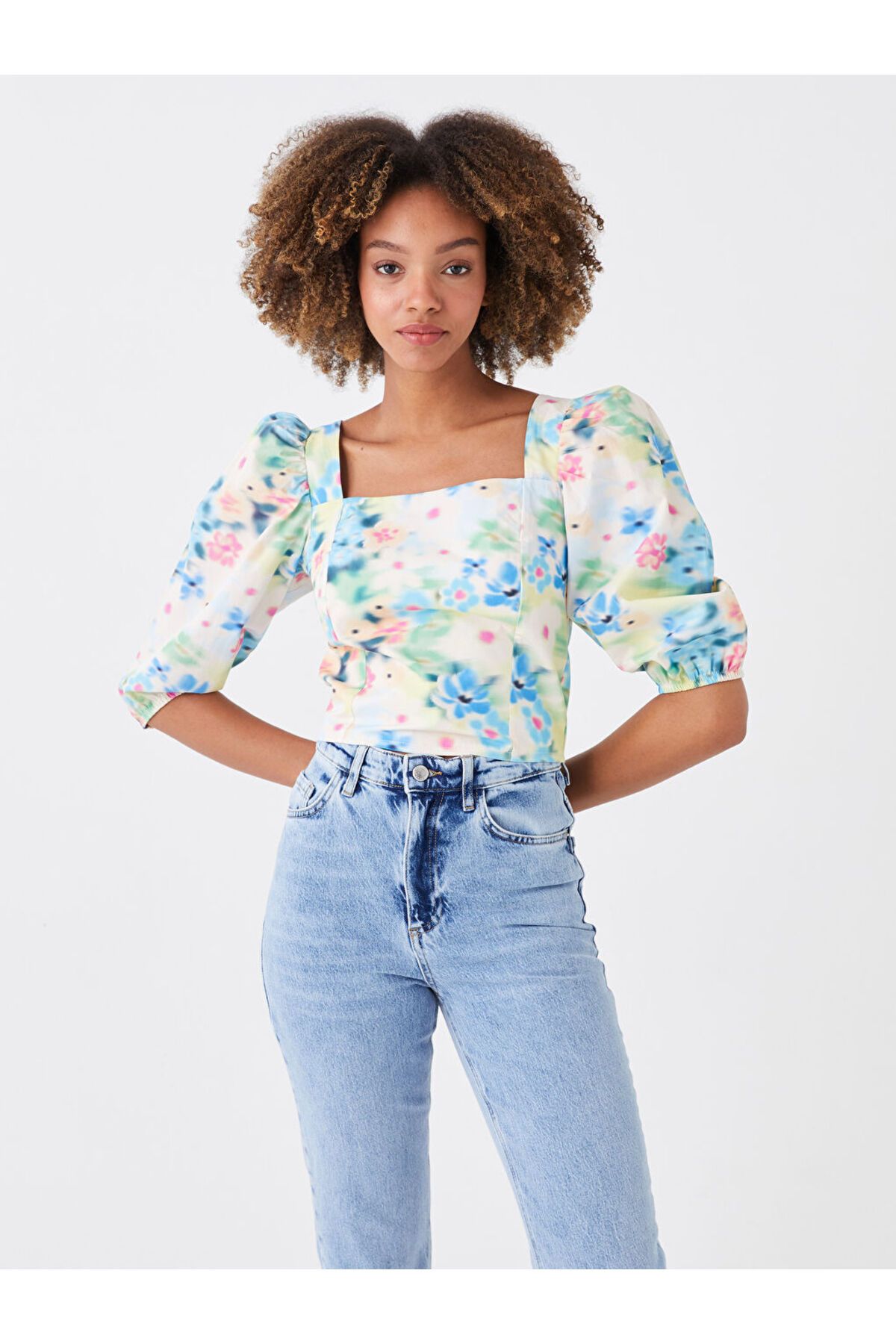 LC Waikiki Yeni Sezon Kare Yaka Cicekli Balon Kollu Crop Kadin Bluz - S3GR10Z8