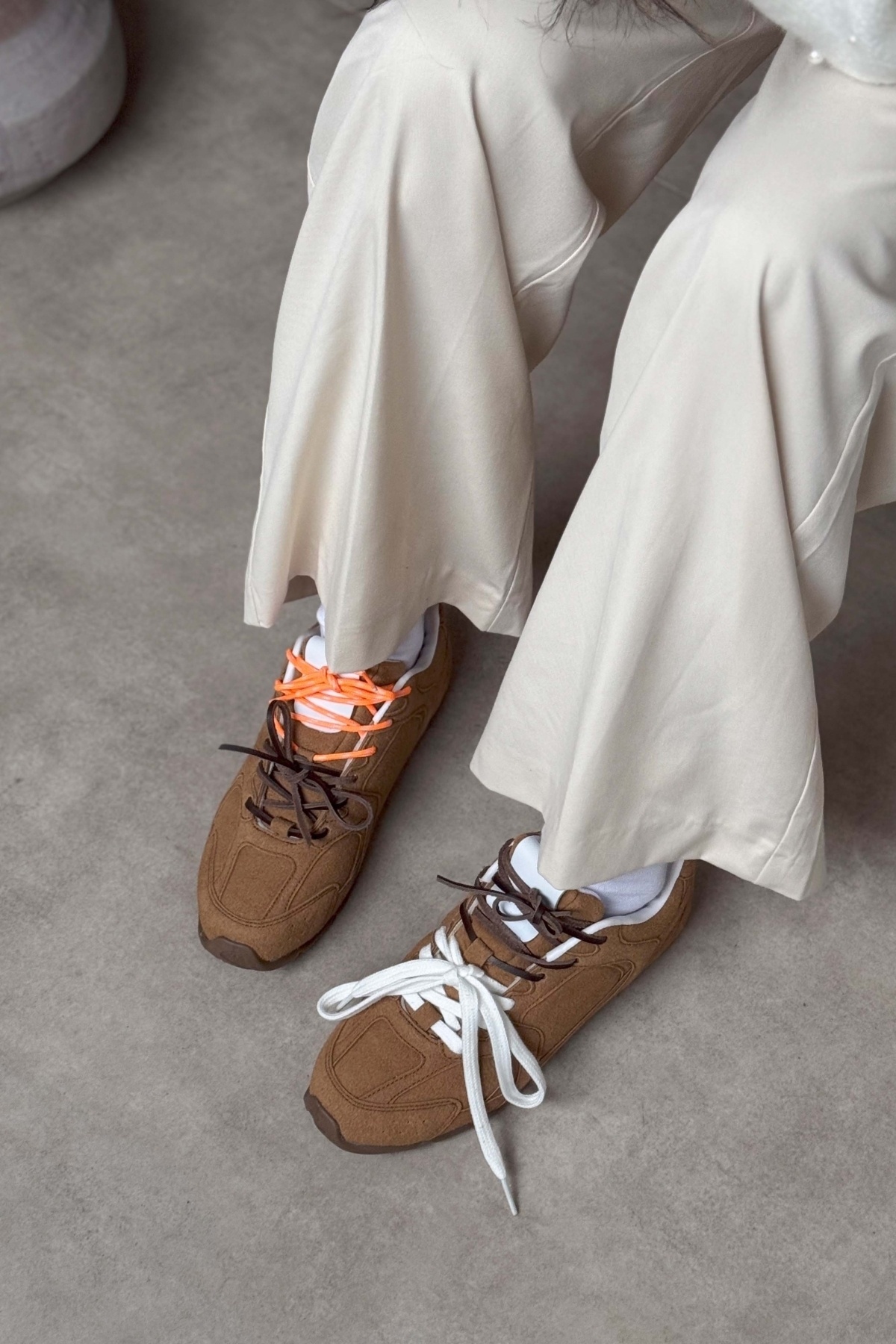 NİŞANTAŞI SHOES-Bellini Hellbraune Wildleder-Sportschuhe mit flacher Sohle und Schnürung für Damen 5