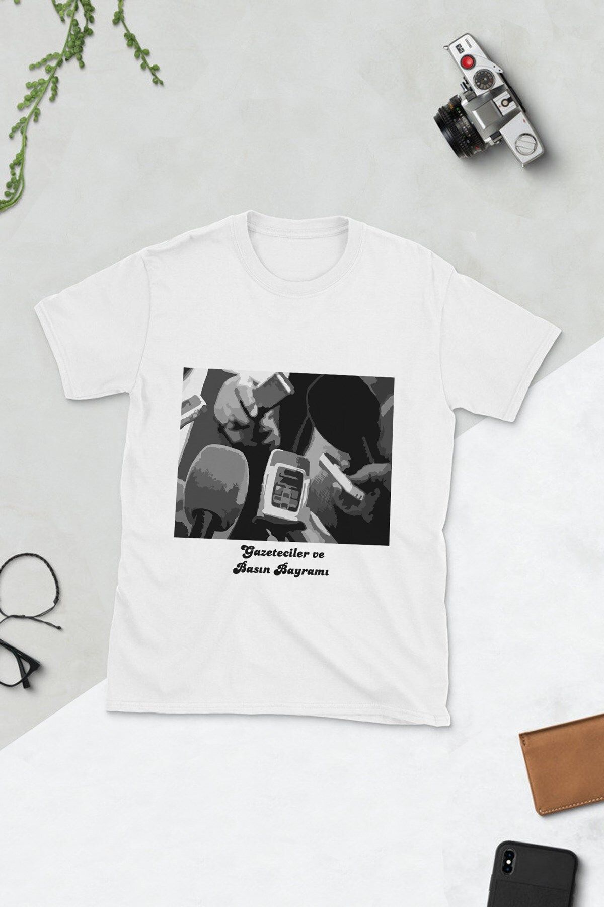 Yaprak Hediyelik Gazeteciler ve Basın Bayramı Tasarımlı Tshirt