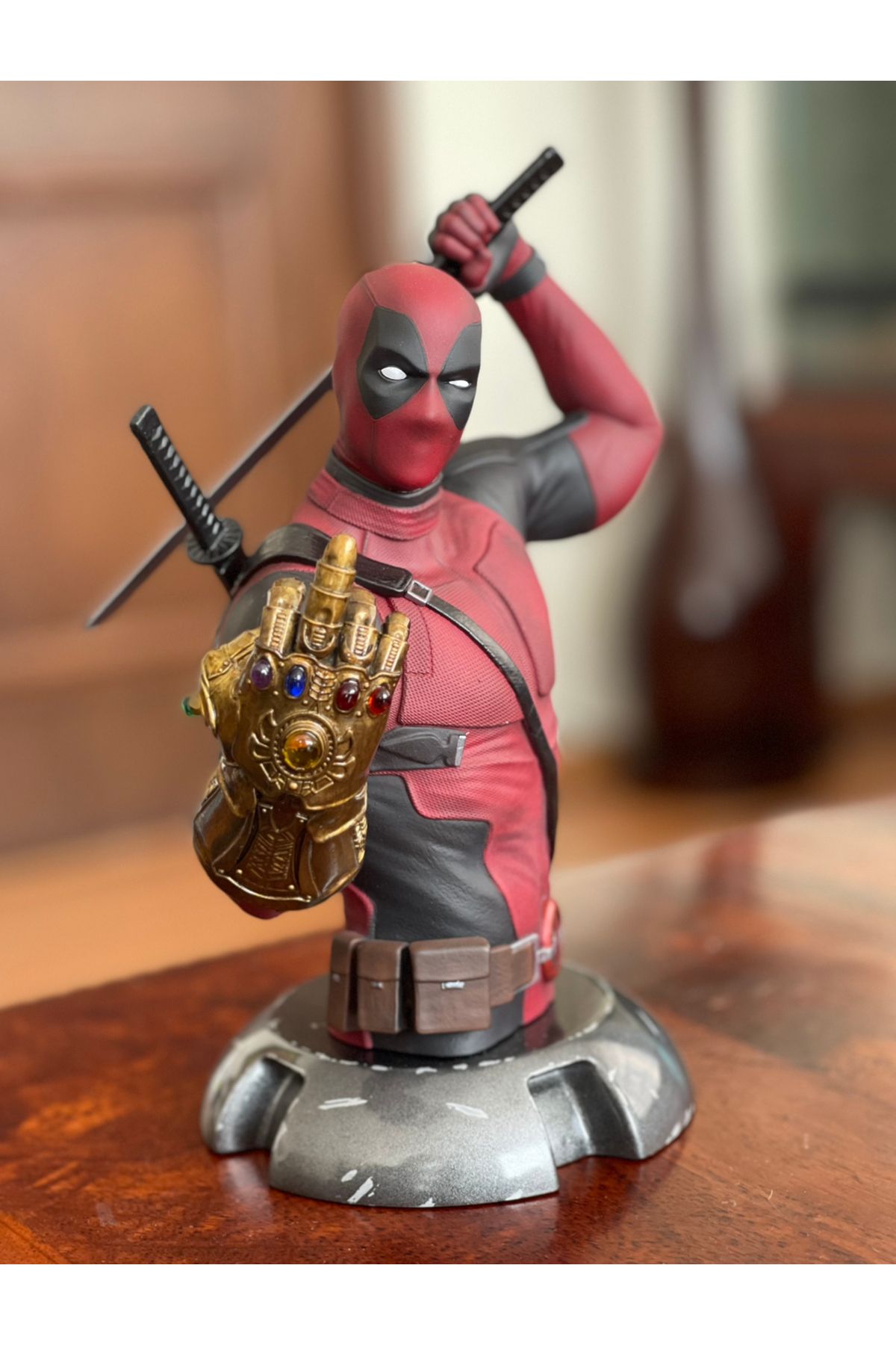 Microzey Deadpool Figür (Thanos Eldivenli)