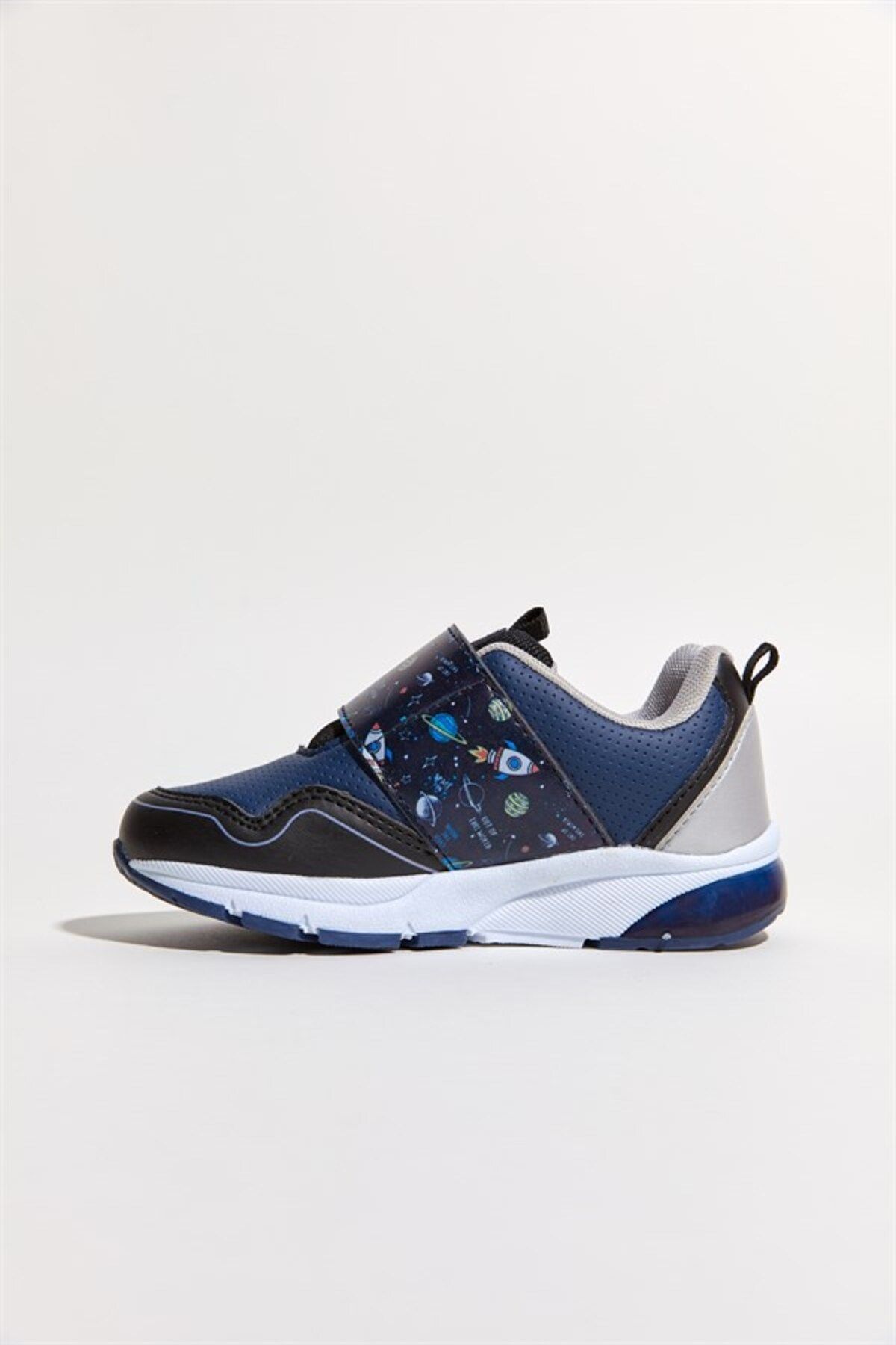 Dudino-Boy's Goya Lighted Sneaker - Comfortable and Stylish 3