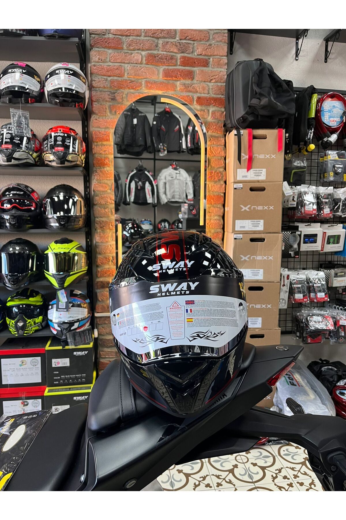 Sway SW 850 PARLAK SİYAH KASK