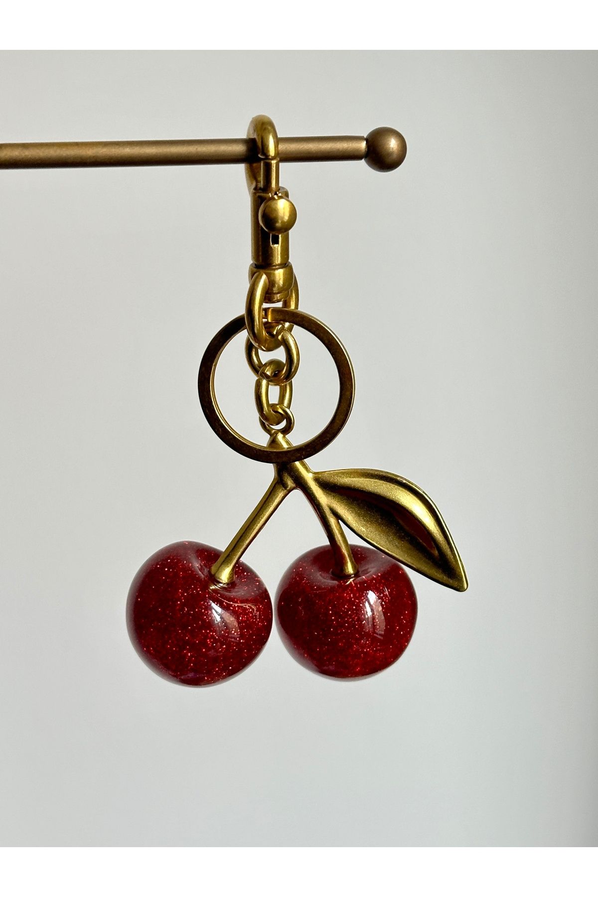 YOUES JEWELRY Bordo Kiraz Anahtarlık Çanta Charmı Parlayan Simli Cherry Bag Charm Çanta Süsü Çanta Aksesuarı Kiraz