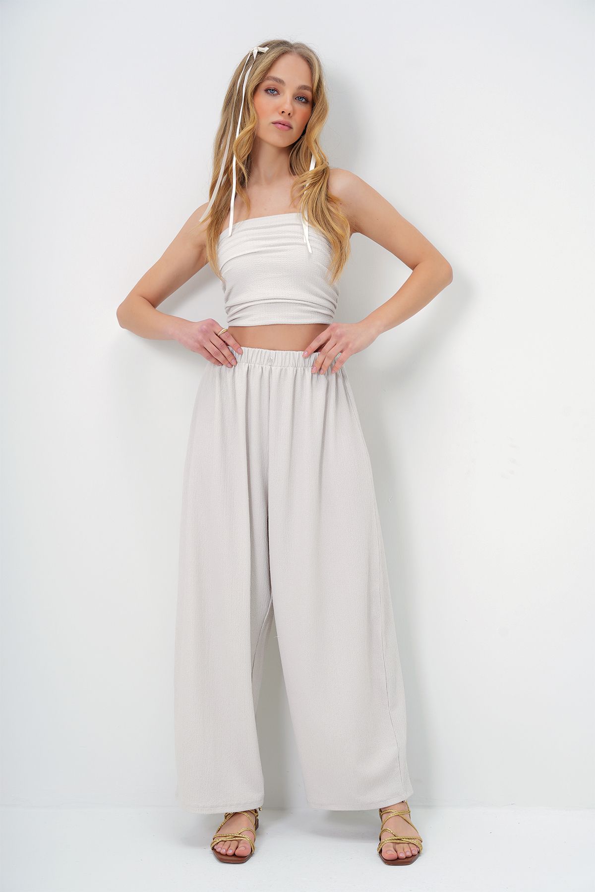 Trend Alaçatı Stili-Women's Stone Textured Side Draped Strapless Crop Blouse and Pants Suit Alc-X13410 5
