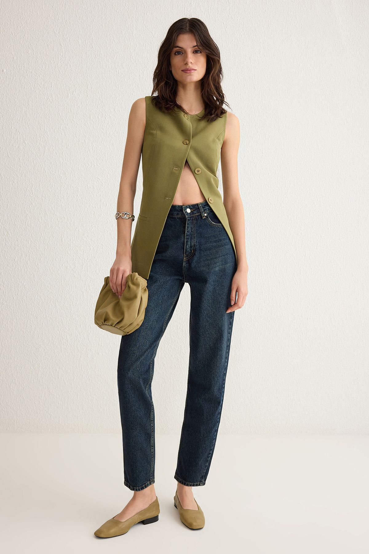 Trendyol Collection Sötétkék magas derekú Mom Jeans TWOSS25JE00136