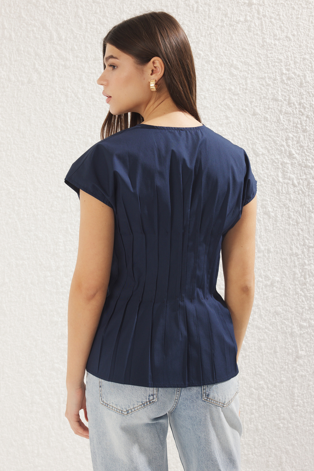 Trendyolmilla  Lacivert Fitted Belde Pens Detaylı Bağlamalı Dokuma Gömlek TWOSS25GO00016 - Görsel 5