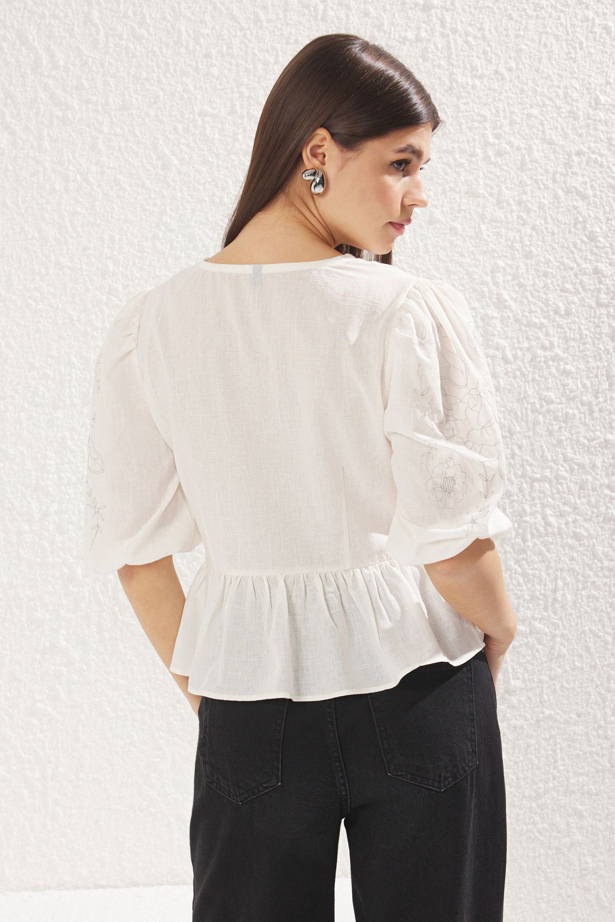 Trendyol Collection-Ecru V-Neck Embroidery Front Lacing Detail Shirt Shirt Twoss25Go00018 5