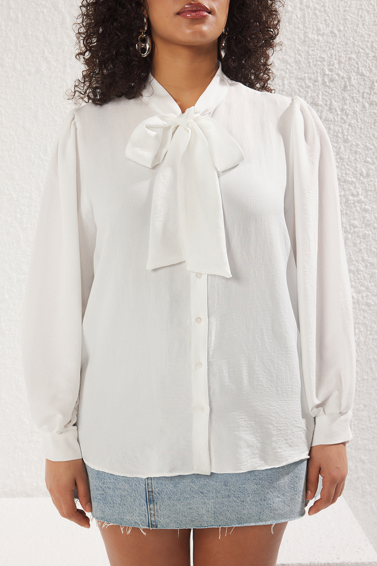 Trendyol Curve-Ecru Halter Neck Woven Plus Size Shirt Tbbss25Ax00011 3