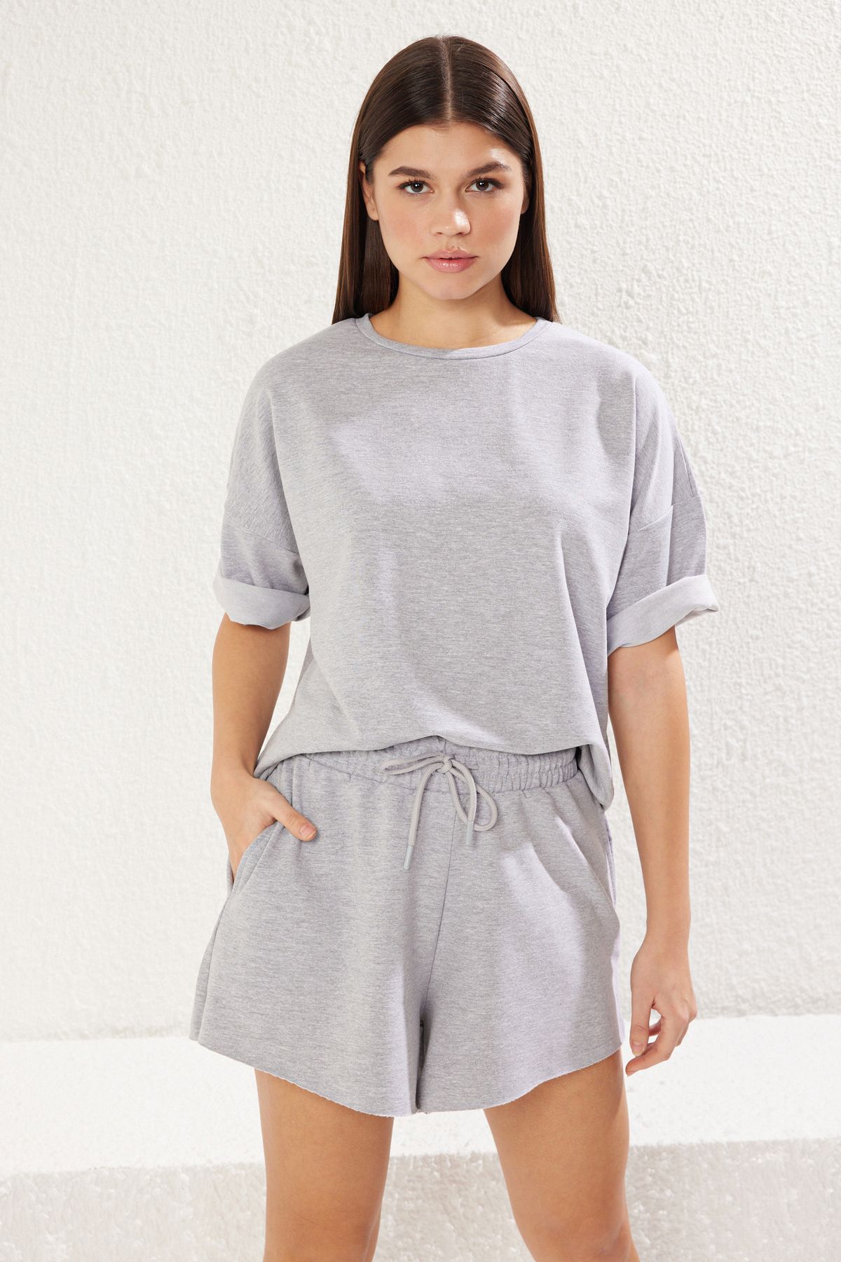 Trendyol Collection Szary melanż Oversize/szeroki krój Cienkie elastyczne spodenki t Sihrt Dzianinowy kombinezon góra-dół Twoss25Au00013
