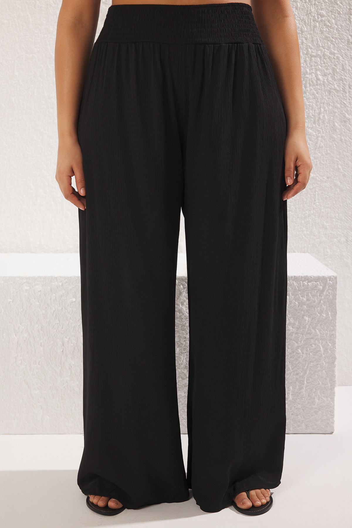 Trendyolmilla  Siyah Geniş Paça Yüksek Bel Plaj Giyim Büyük Beden Pantolon TBBSS25AR00000 - Görsel 3