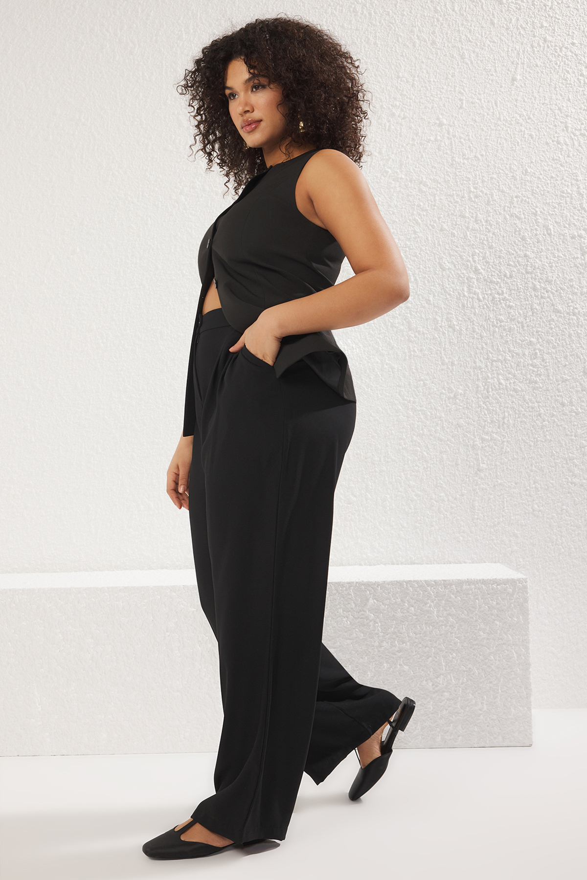 Trendyolmilla  Siyah Çift Pilili Yüksek Bel Geniş Paça Dokuma Pantolon TBBSS25AR00021 - Görsel 4