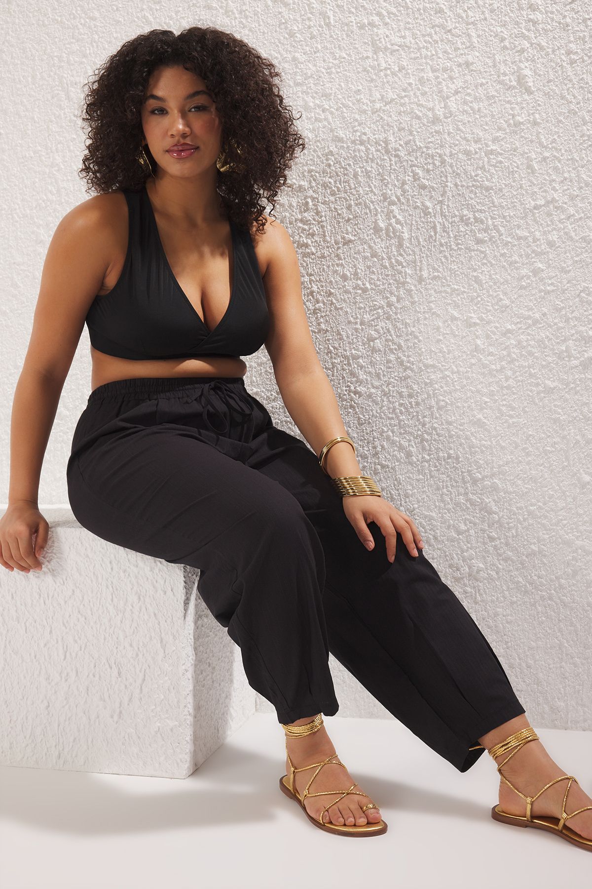 Trendyol Curve-Wysoki stan, czarny, plisowany, workowaty - Plus Size Beachwear Tbbss25Ar00001 2